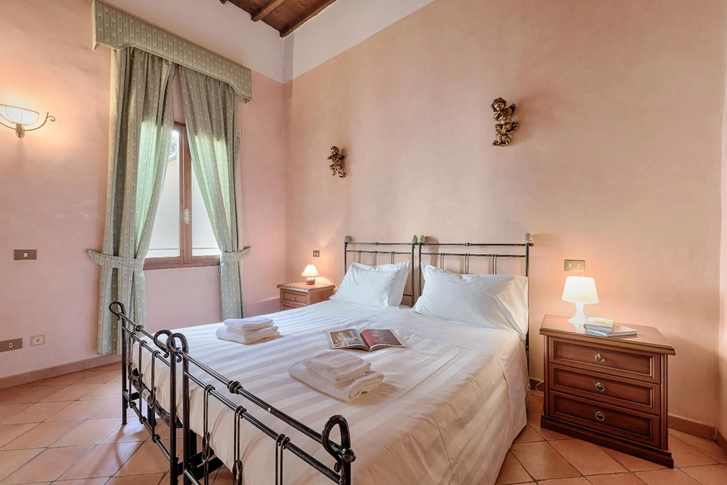 Bed in Central Strozzi by Mmega Bed in Central Strozzi by Mmega