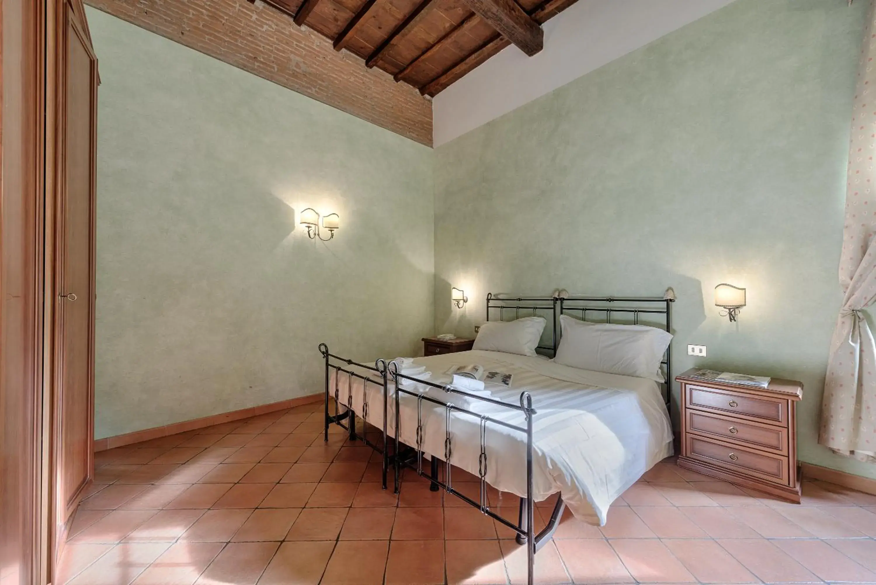 Bed in Central Strozzi by Mmega Bed in Central Strozzi by Mmega