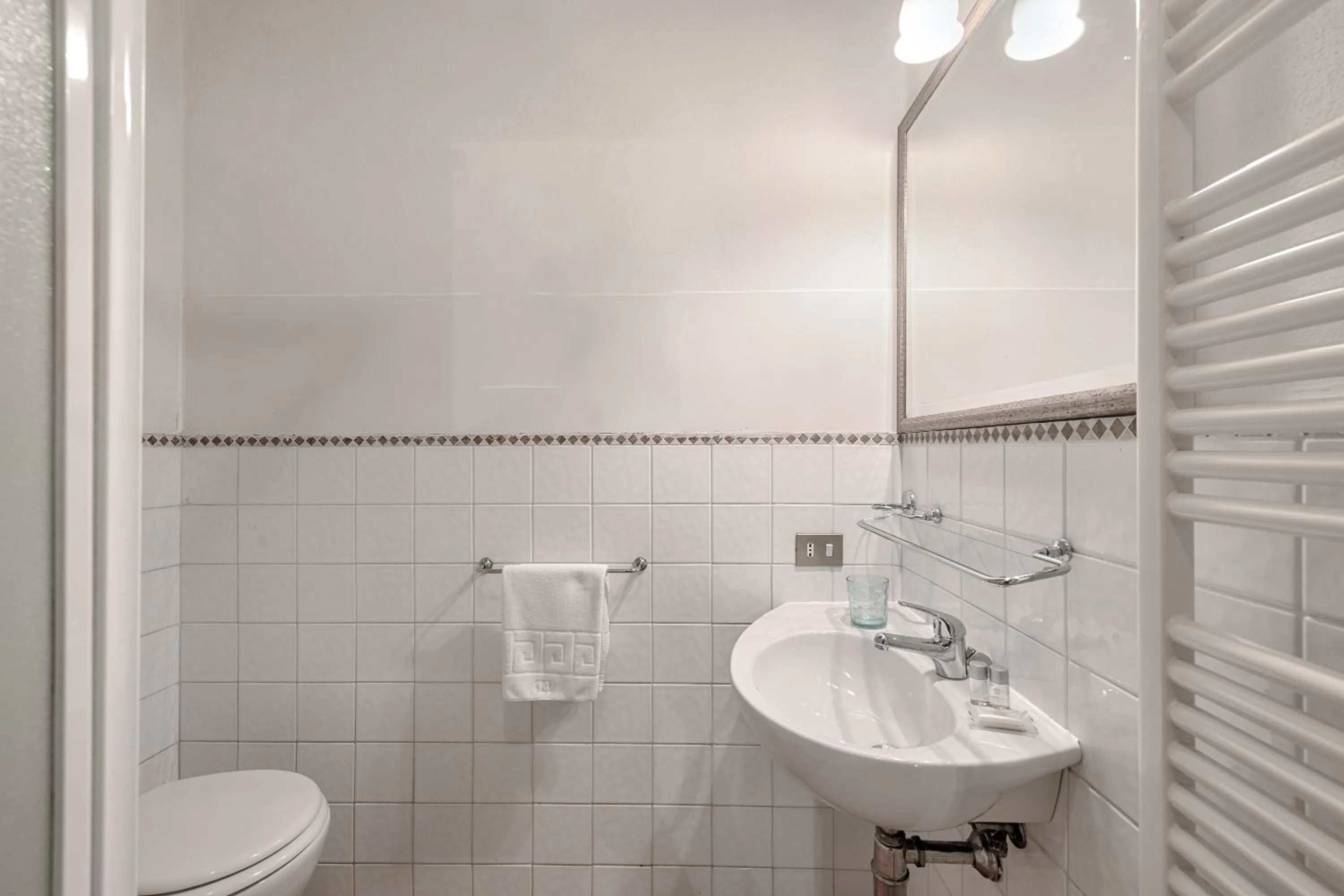 Shower in Central Strozzi by Mmega