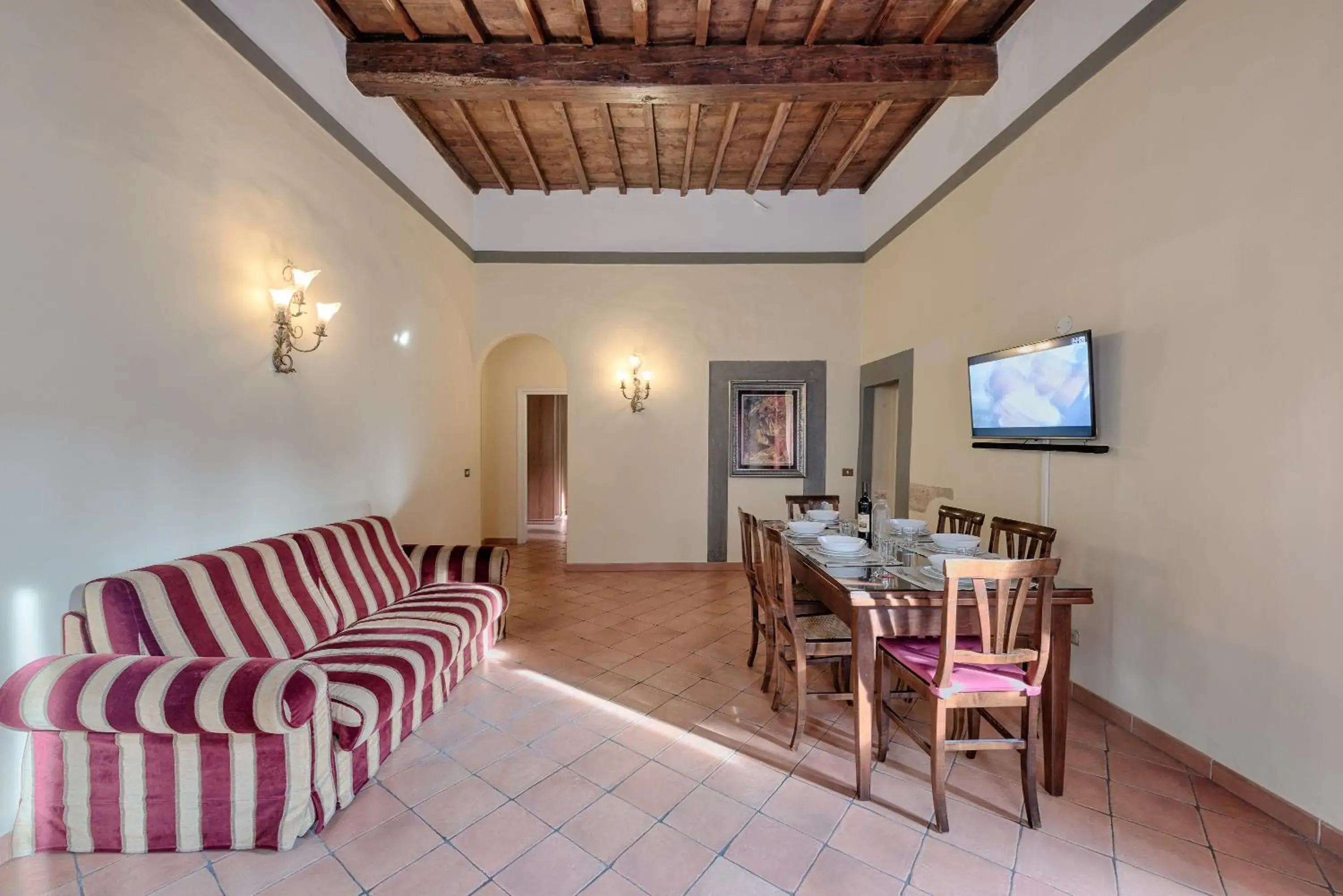 TV and multimedia in Central Strozzi by Mmega TV and multimedia in Central Strozzi by Mmega