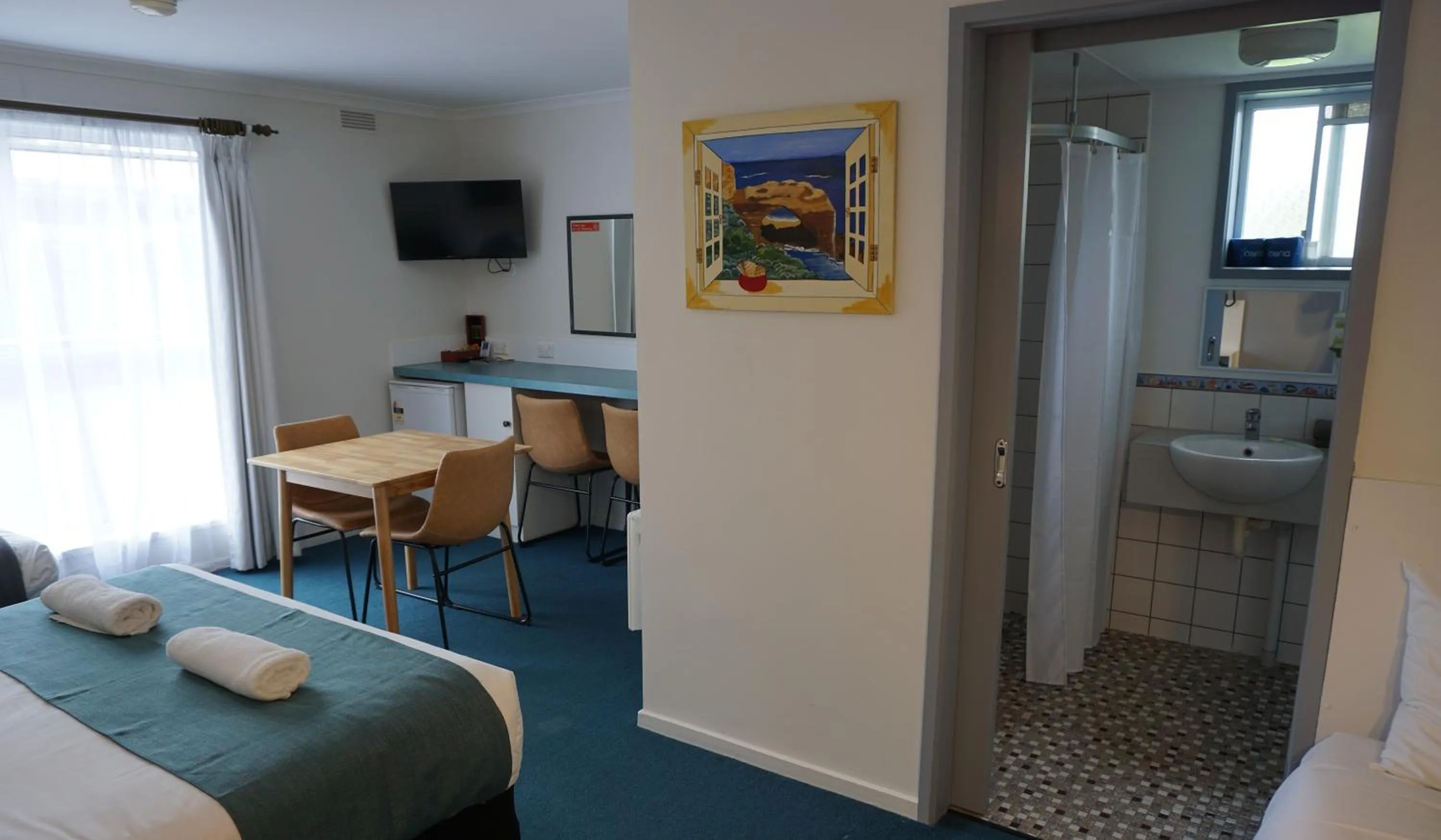 Family, Bed in Central Motel Port Fairy