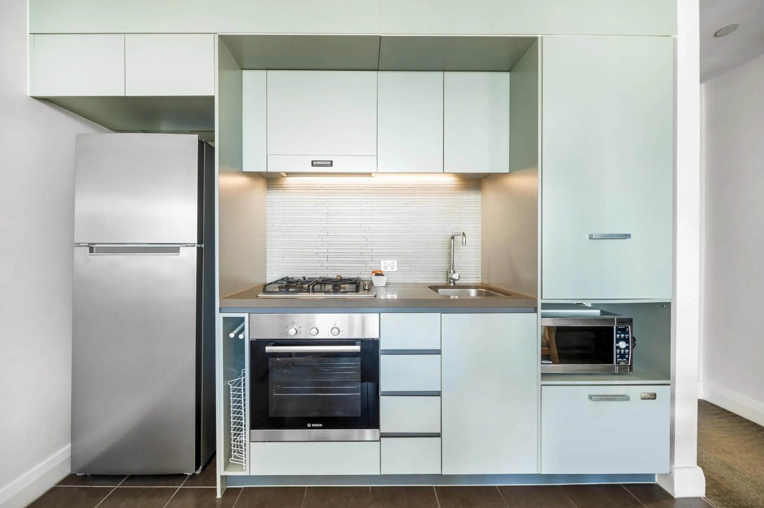 Kitchen or kitchenette in Oaks Redcliffe Mon Komo Suites