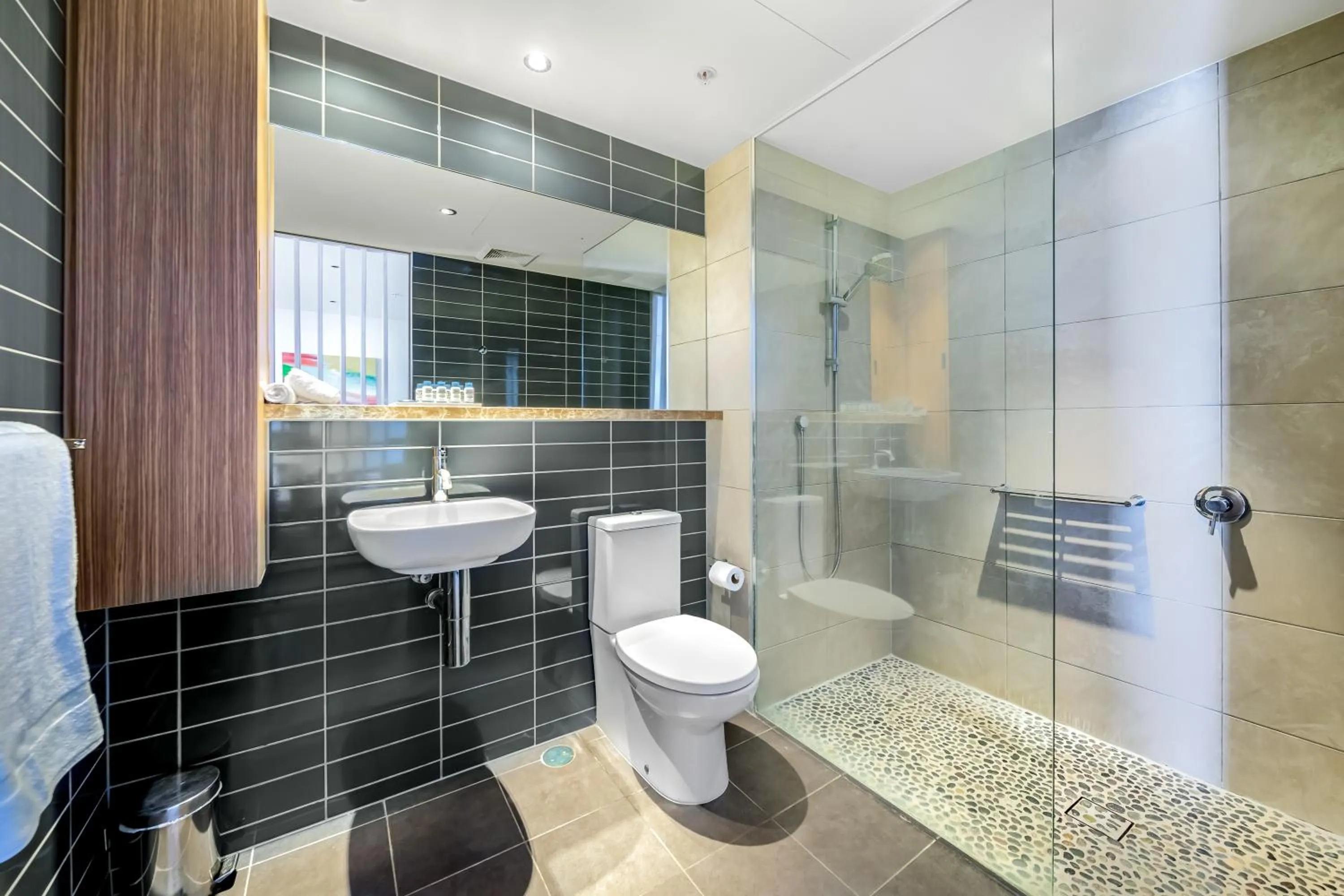 Bathroom in Oaks Redcliffe Mon Komo Suites