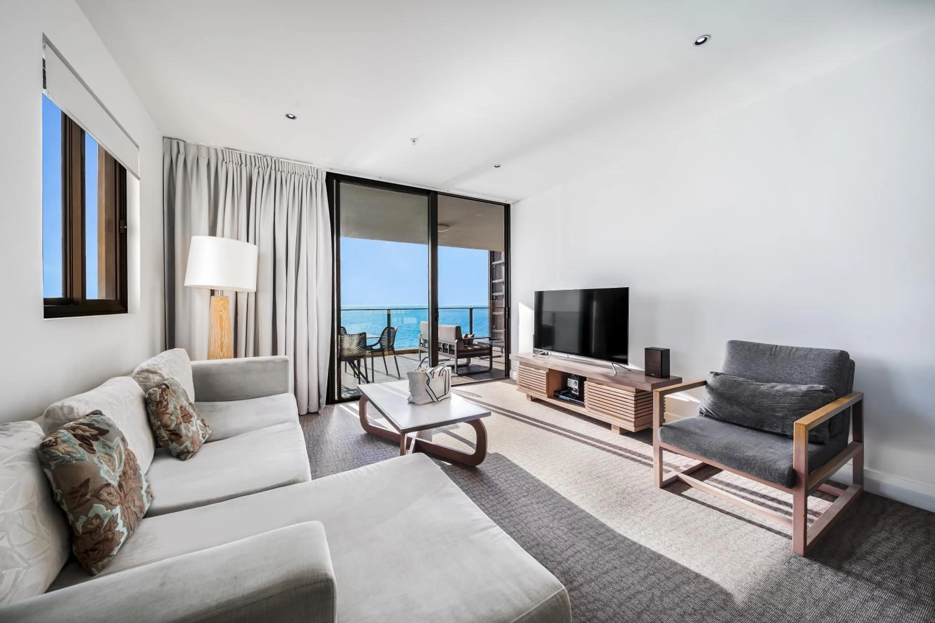 TV and multimedia in Oaks Redcliffe Mon Komo Suites