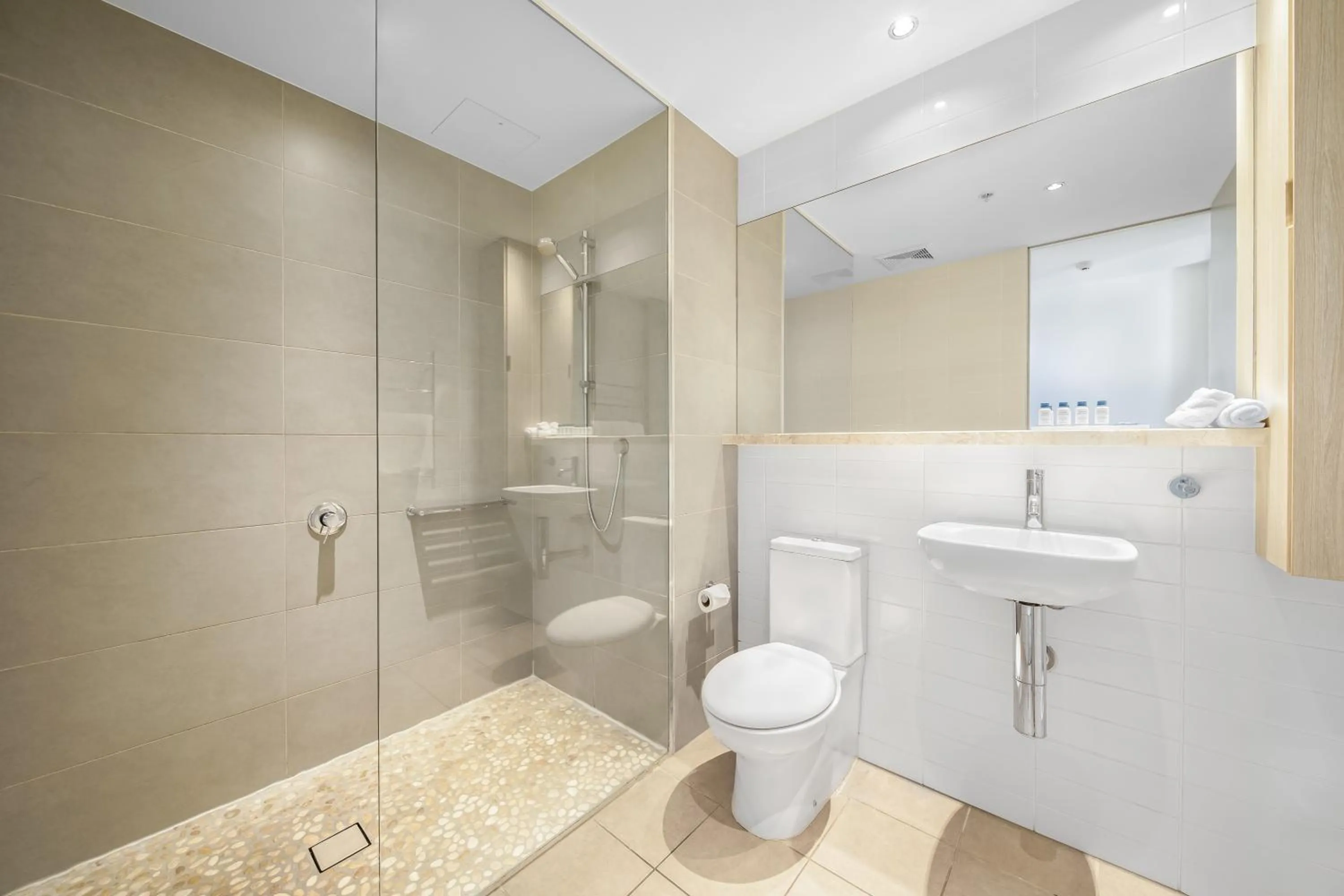 Bathroom in Oaks Redcliffe Mon Komo Suites