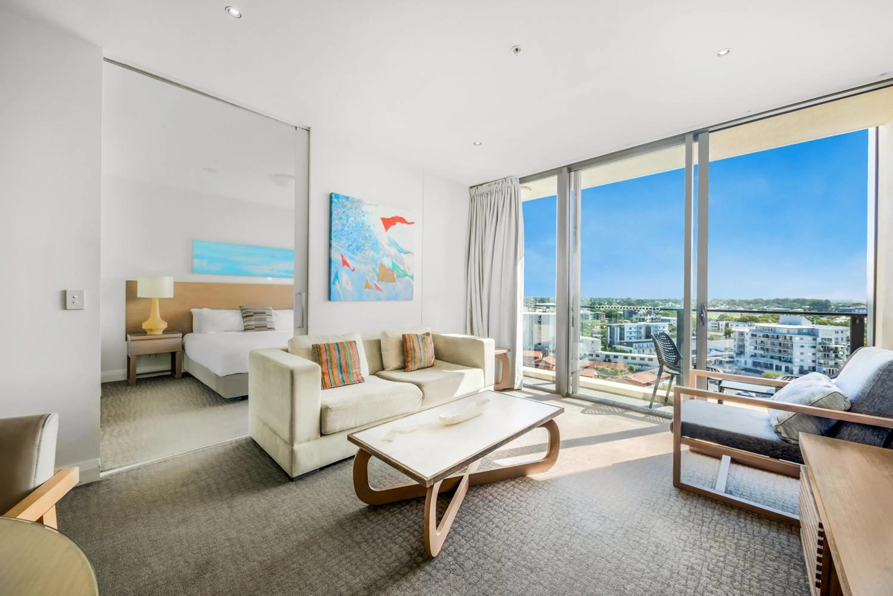Living room, Bed in Oaks Redcliffe Mon Komo Suites