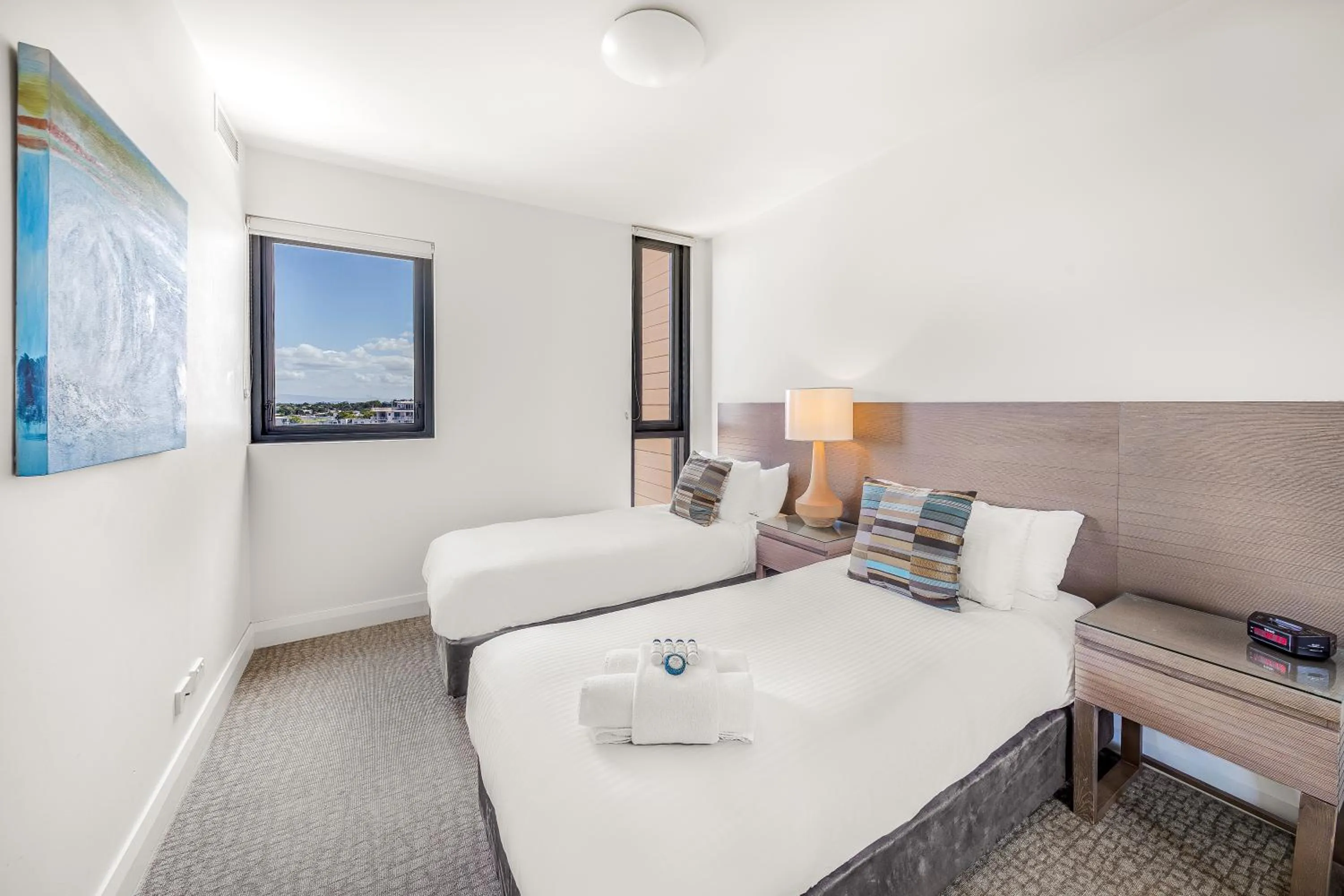 Bed in Oaks Redcliffe Mon Komo Suites