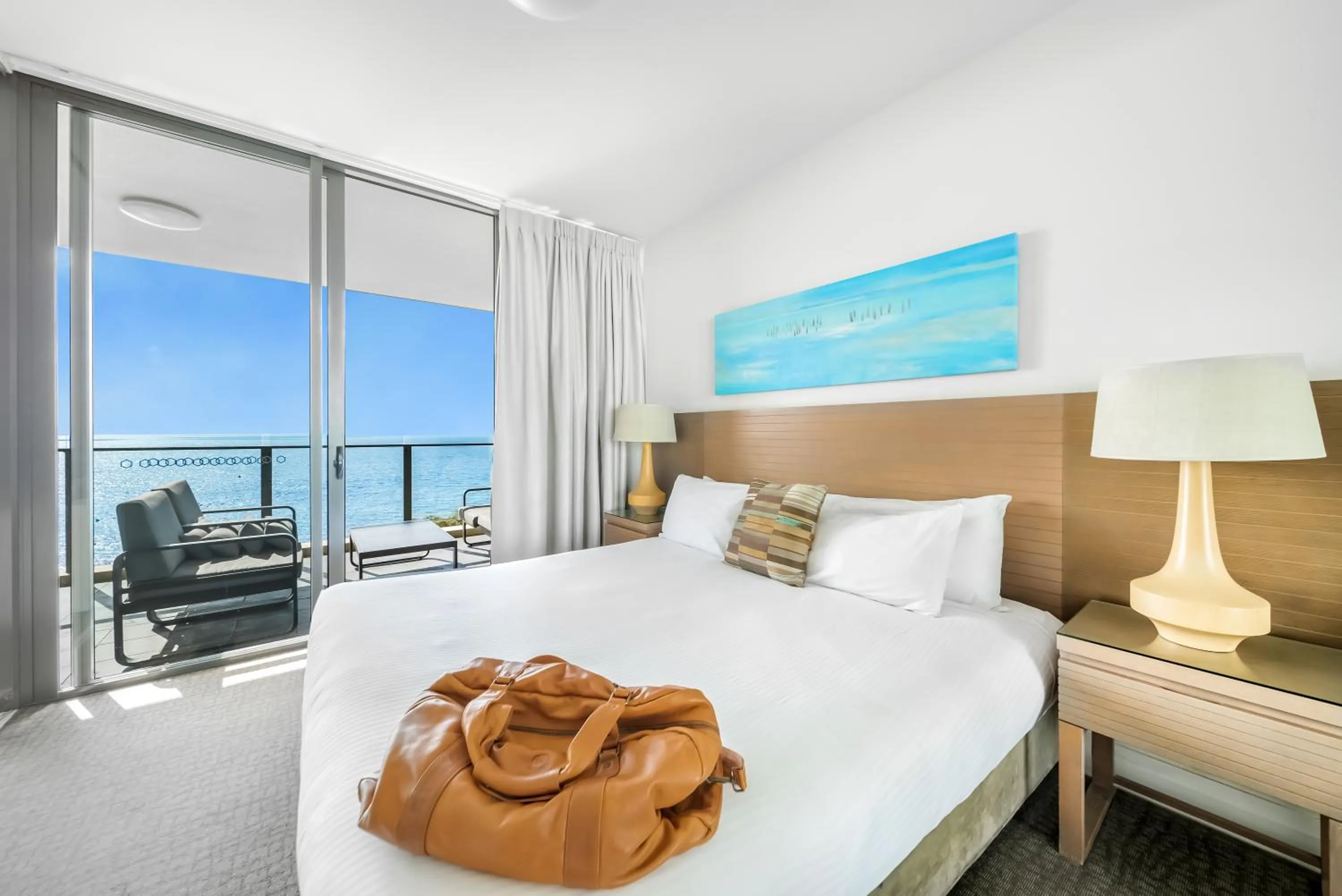 Bed in Oaks Redcliffe Mon Komo Suites