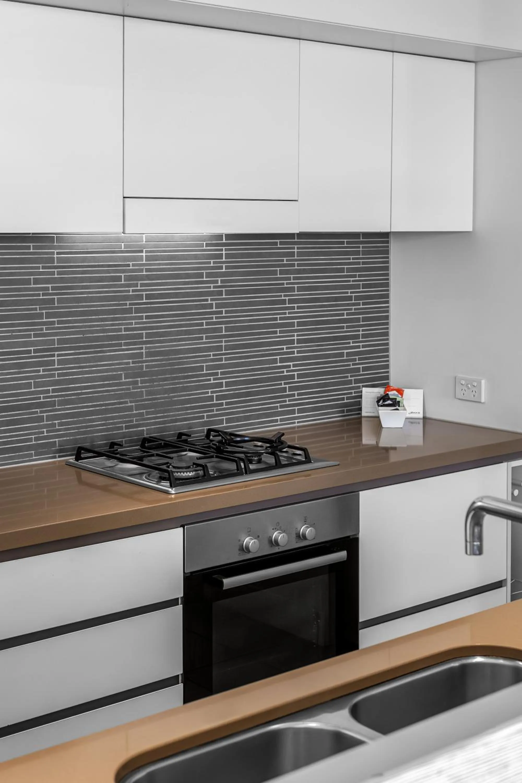 Kitchen or kitchenette in Oaks Redcliffe Mon Komo Suites