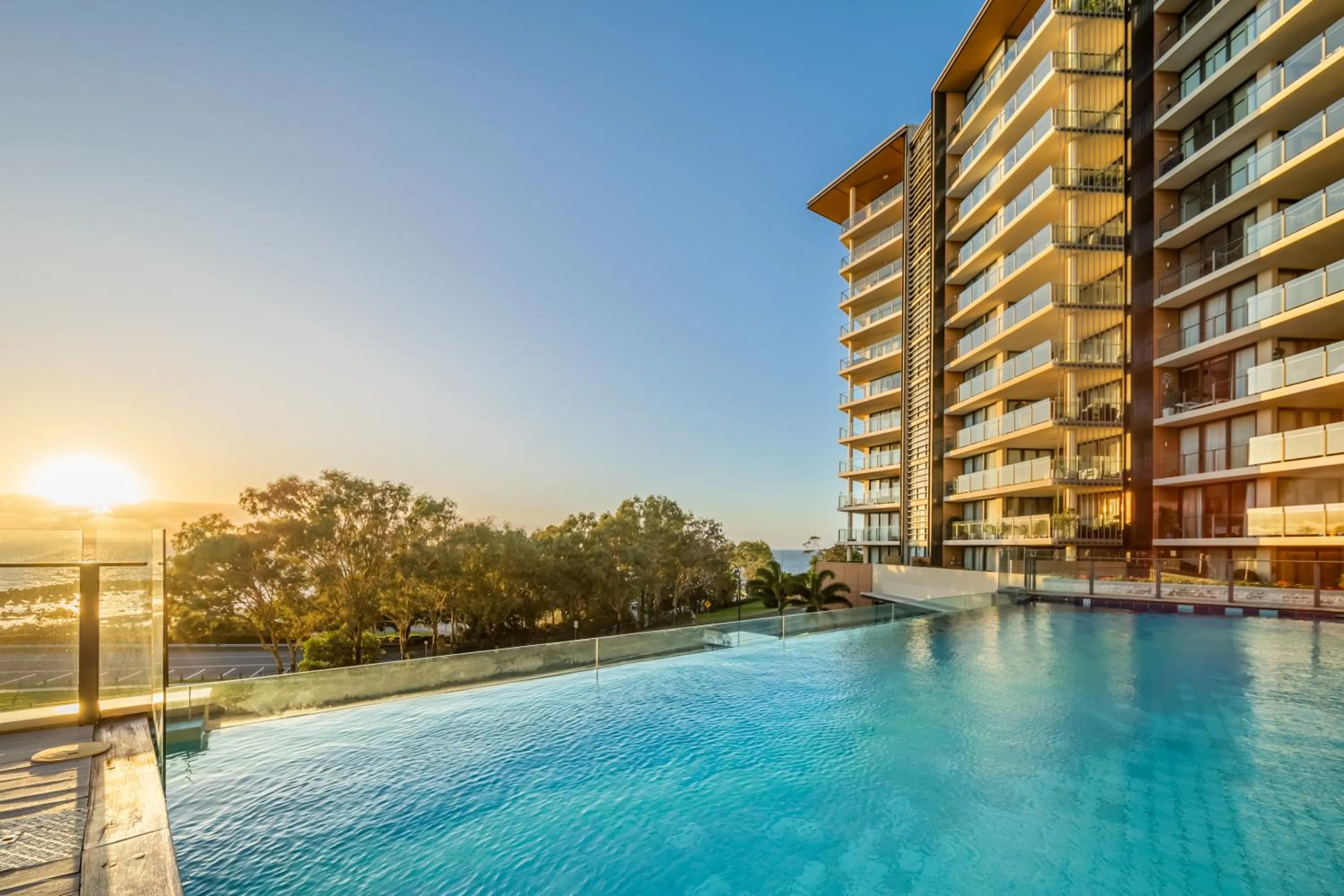 Property building in Oaks Redcliffe Mon Komo Suites