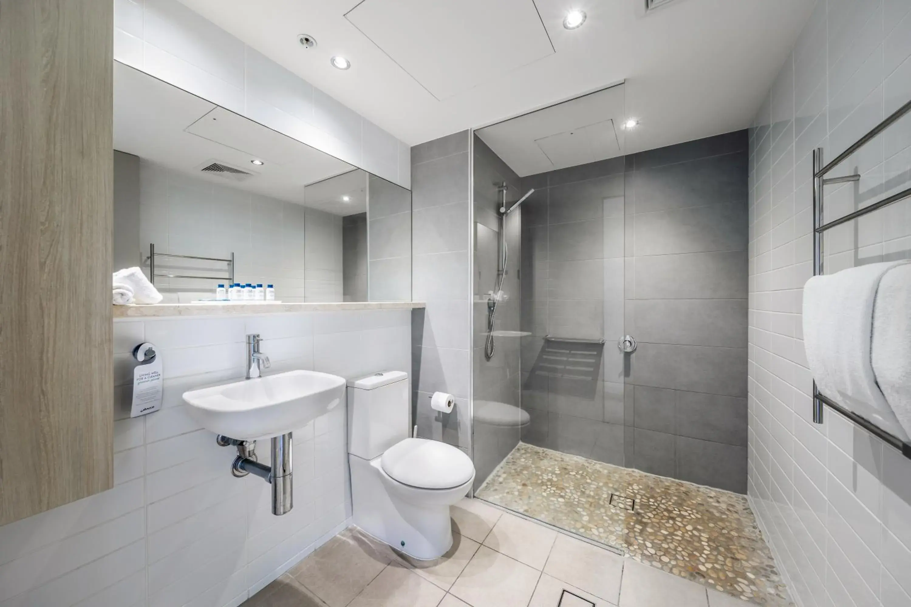 Three-Bedroom Apartment with Ocean View in Oaks Redcliffe Mon Komo Suites Three-Bedroom Apartment with Ocean View in Oaks Redcliffe Mon Komo Suites