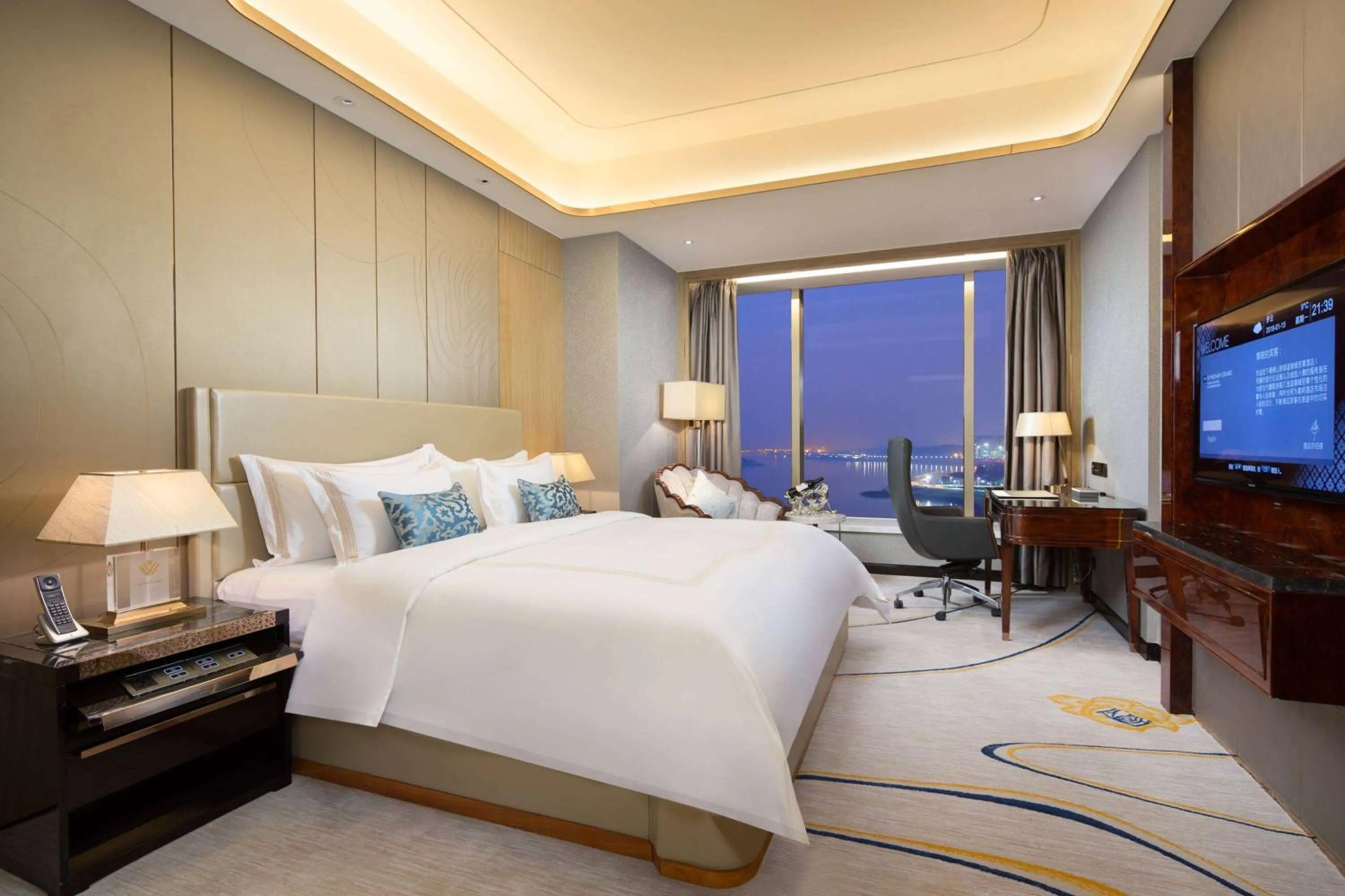 Photo of the whole room, Bed in Wyndham Grand Foshan Gaoming