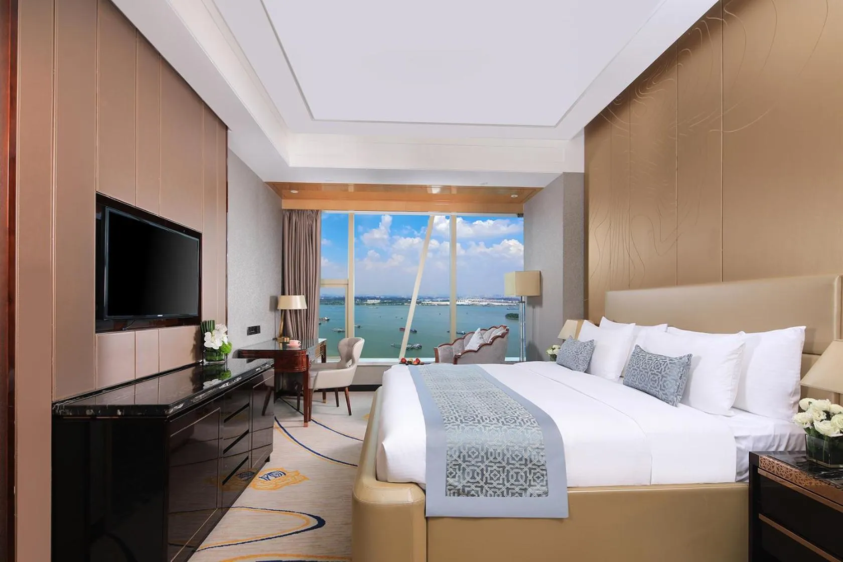 Photo of the whole room, Bed in Wyndham Grand Foshan Gaoming