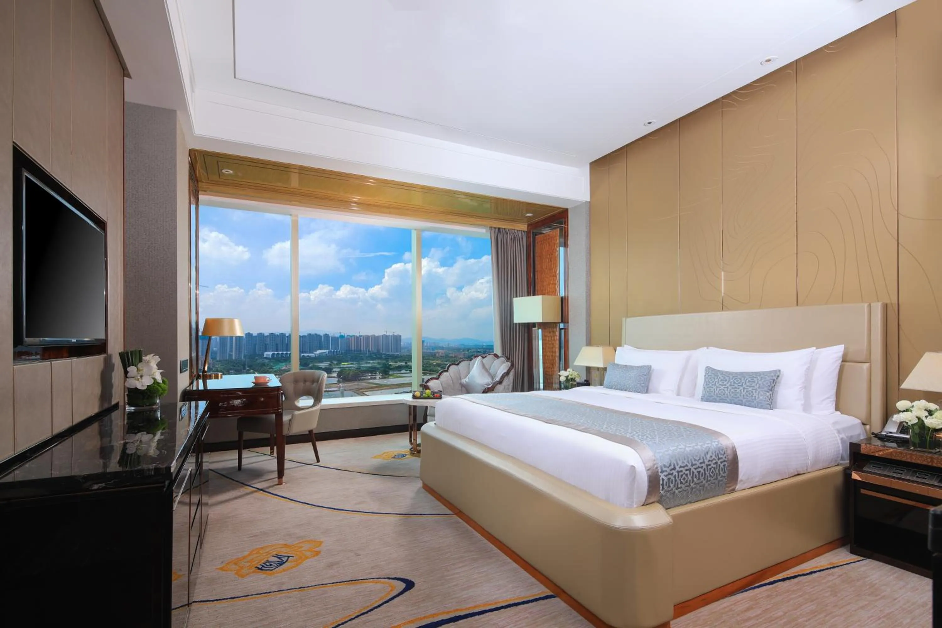 Photo of the whole room, Bed in Wyndham Grand Foshan Gaoming