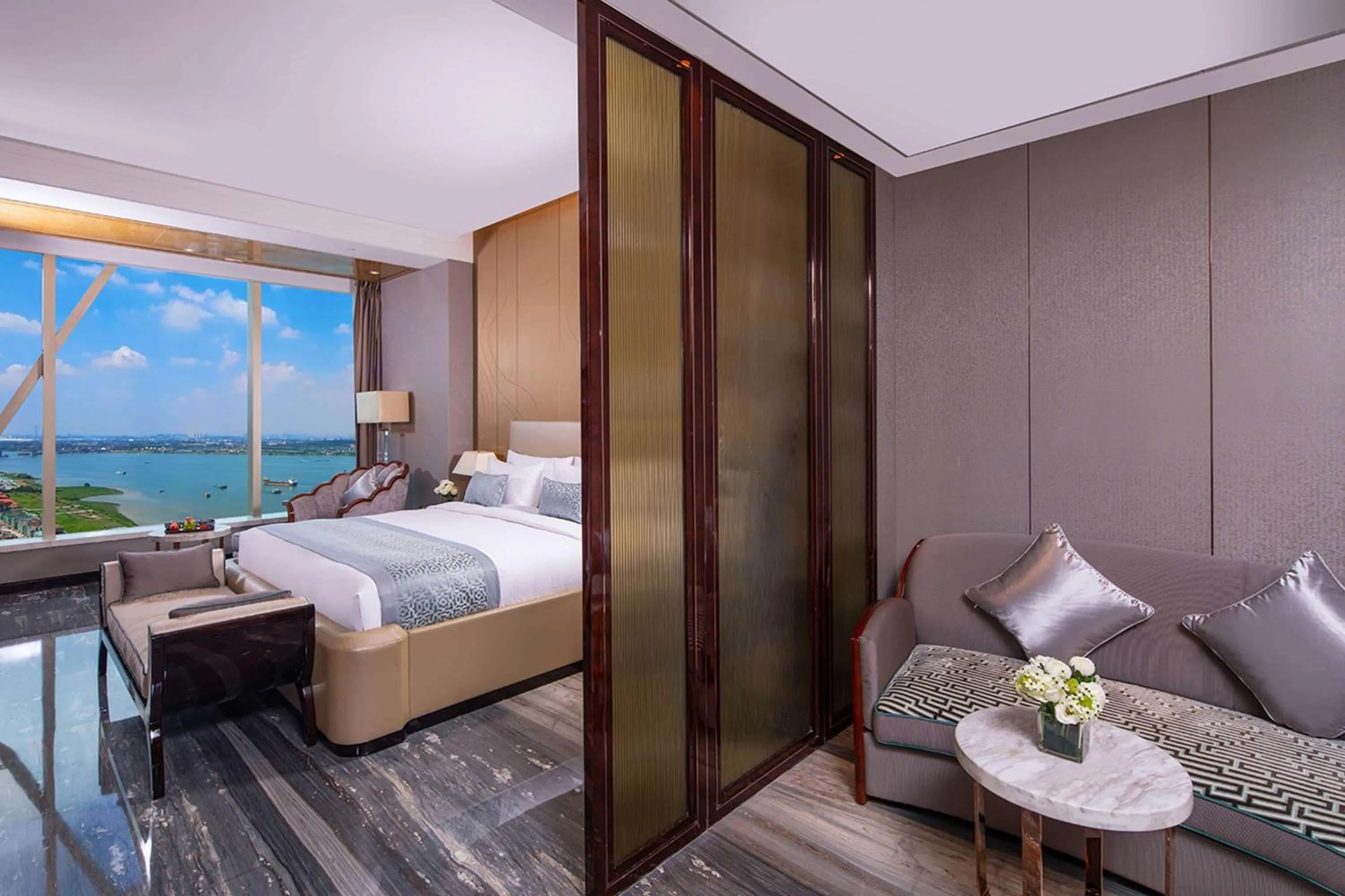 Photo of the whole room, Bed in Wyndham Grand Foshan Gaoming