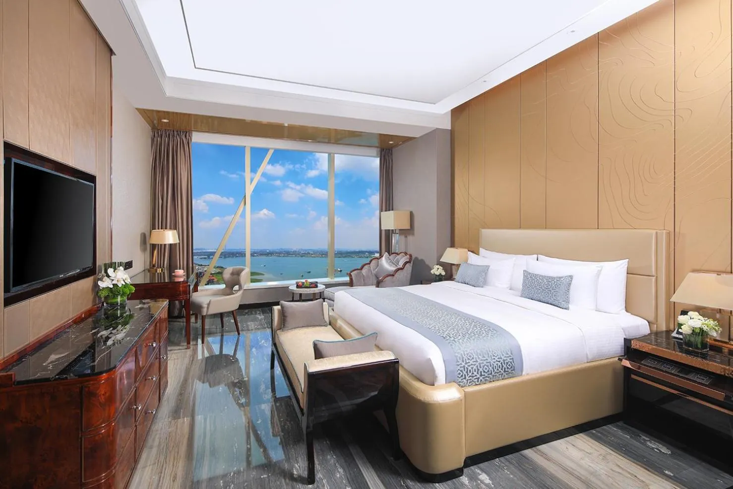 Photo of the whole room, Bed in Wyndham Grand Foshan Gaoming