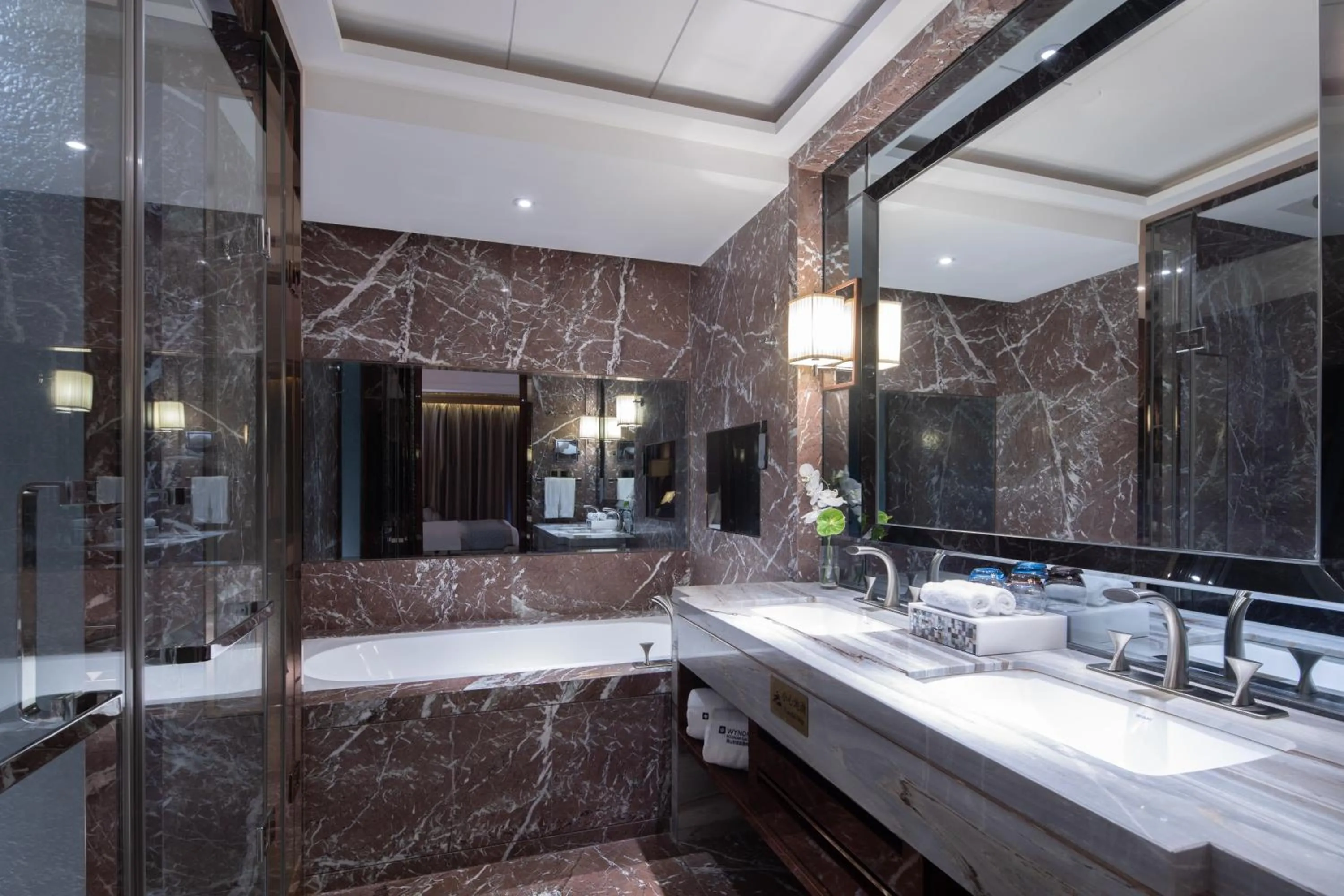Bathroom in Wyndham Grand Foshan Gaoming