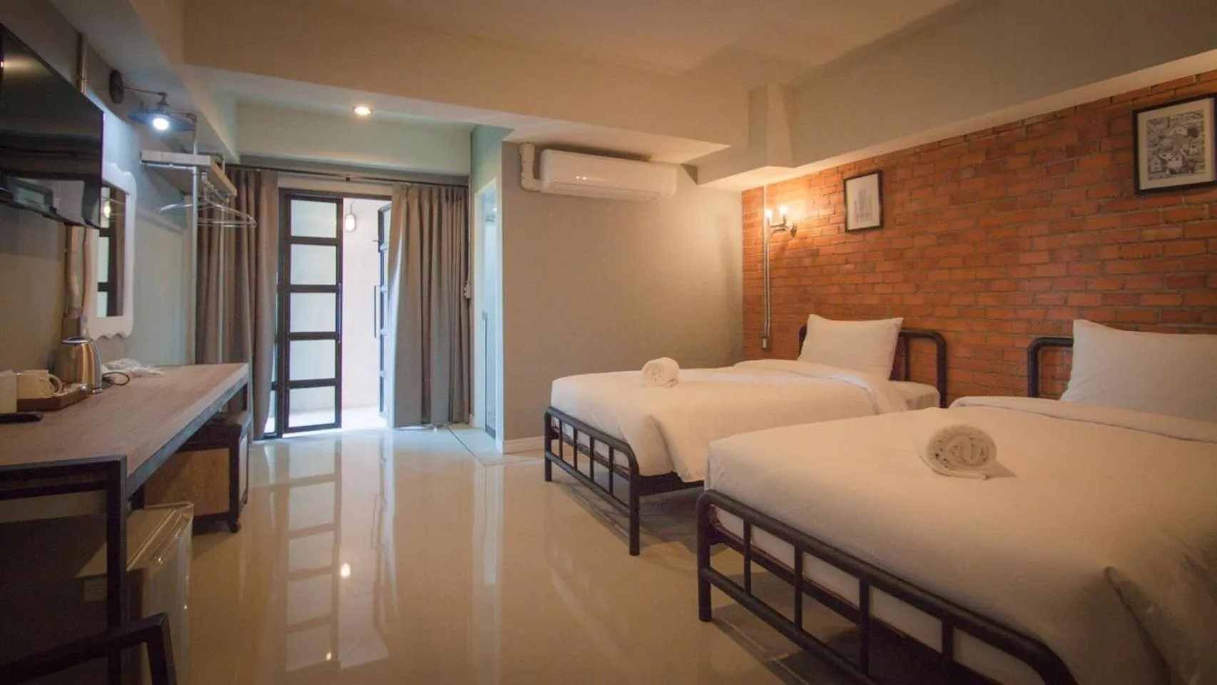 Property building, Bed in The Old Inn