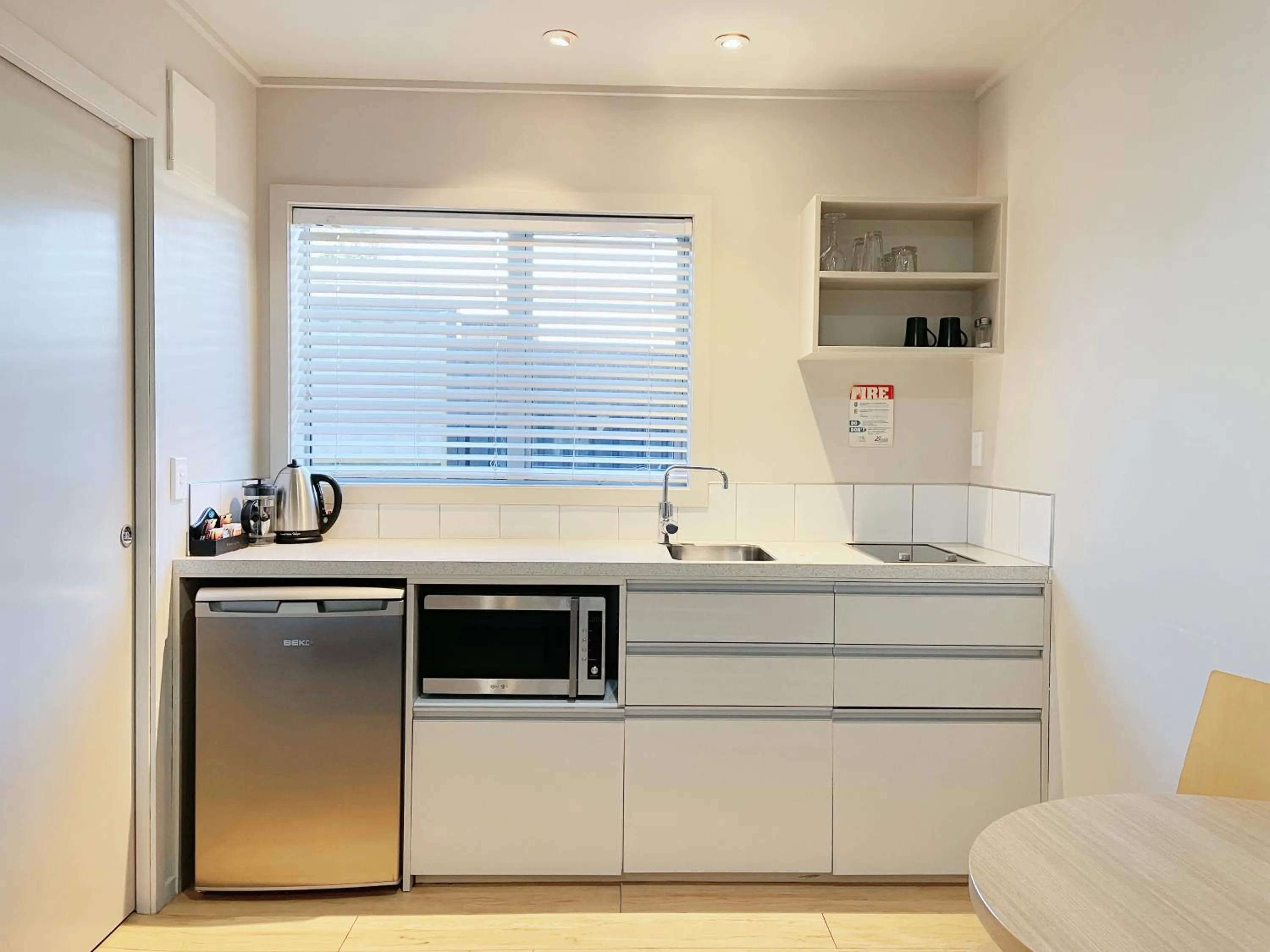 Kitchen or kitchenette in Anchorage Motel Apartments