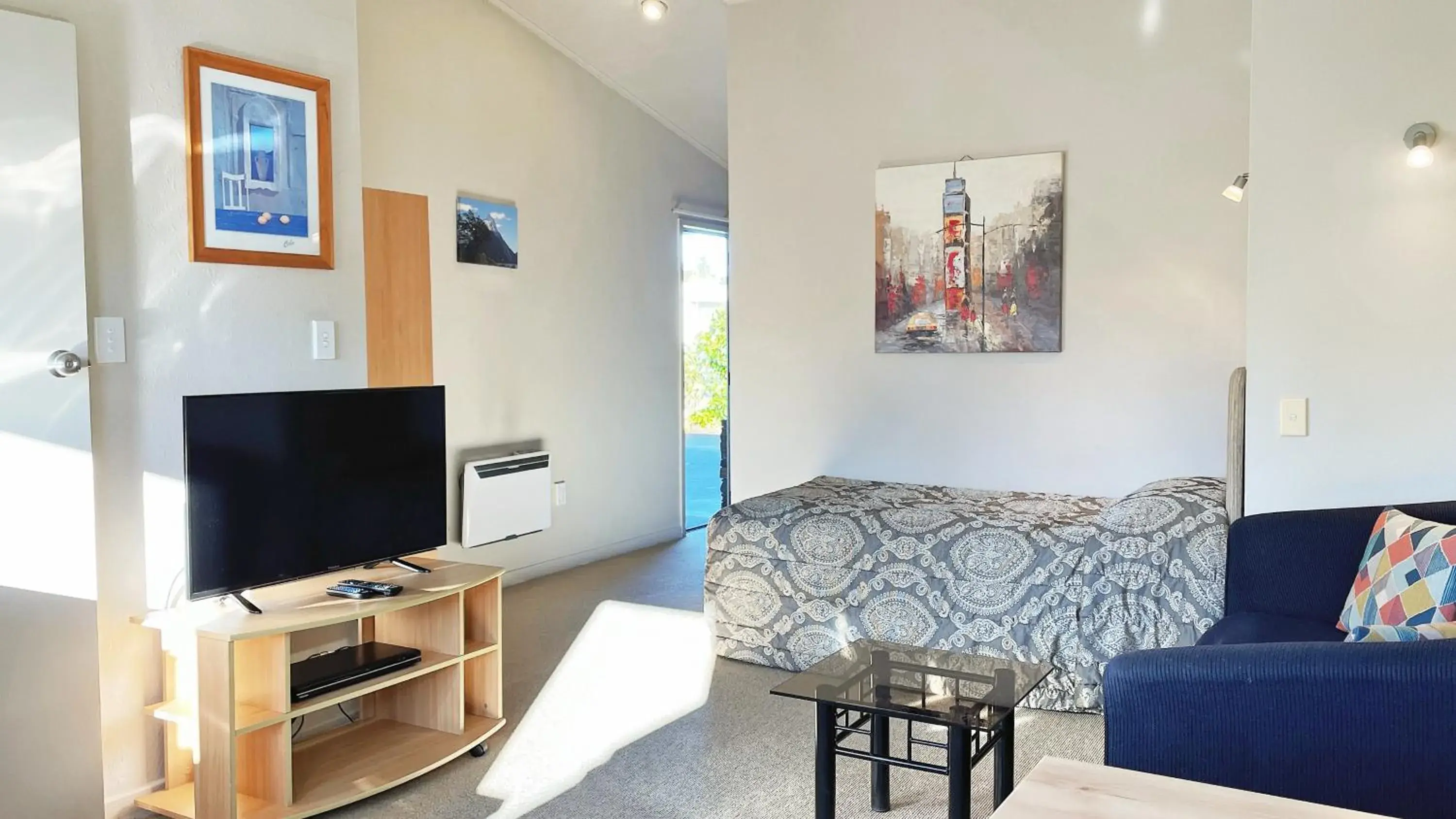 Budget Triple Room in Anchorage Motel Apartments Budget Triple Room in Anchorage Motel Apartments