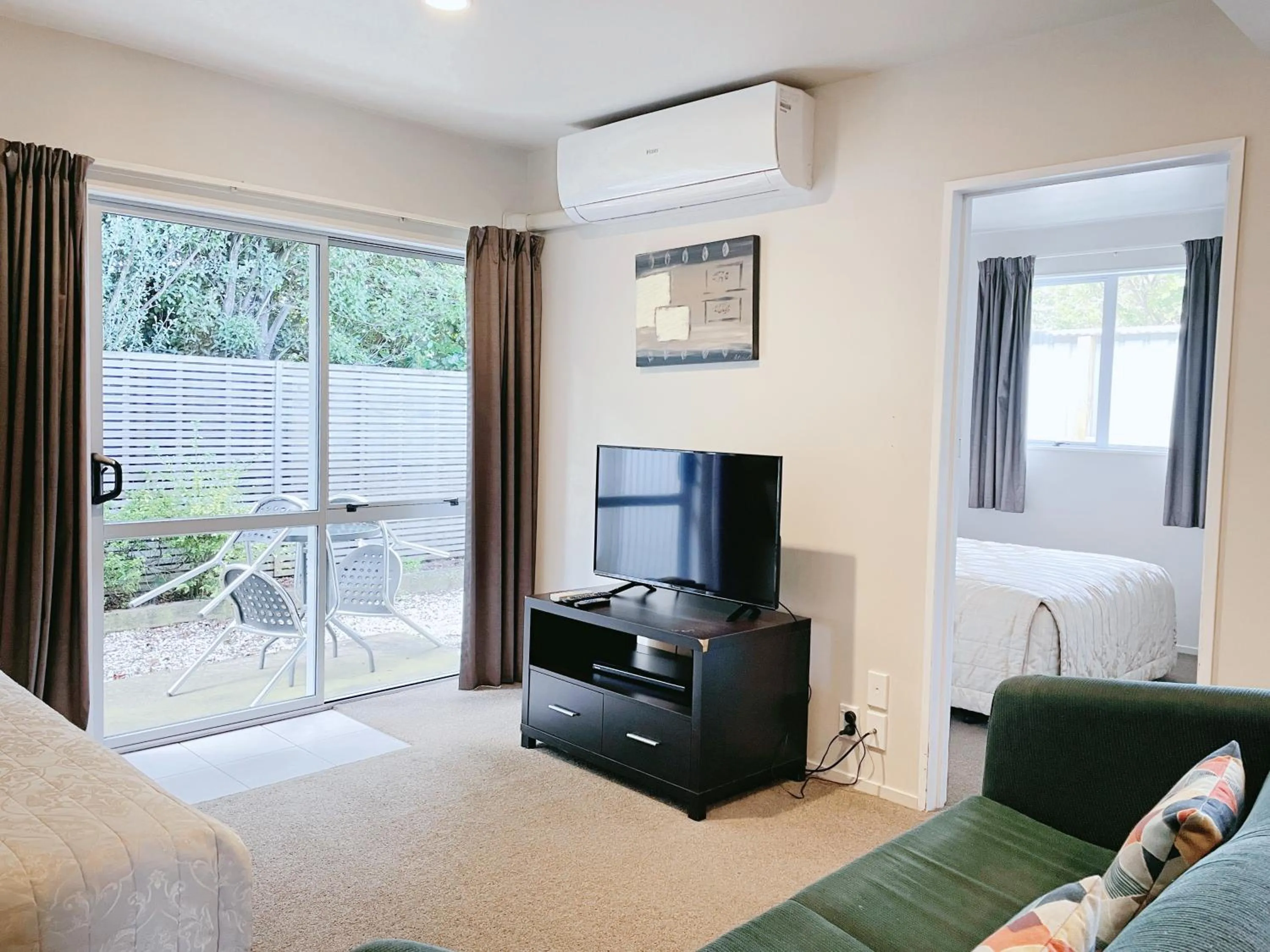 TV and multimedia in Anchorage Motel Apartments