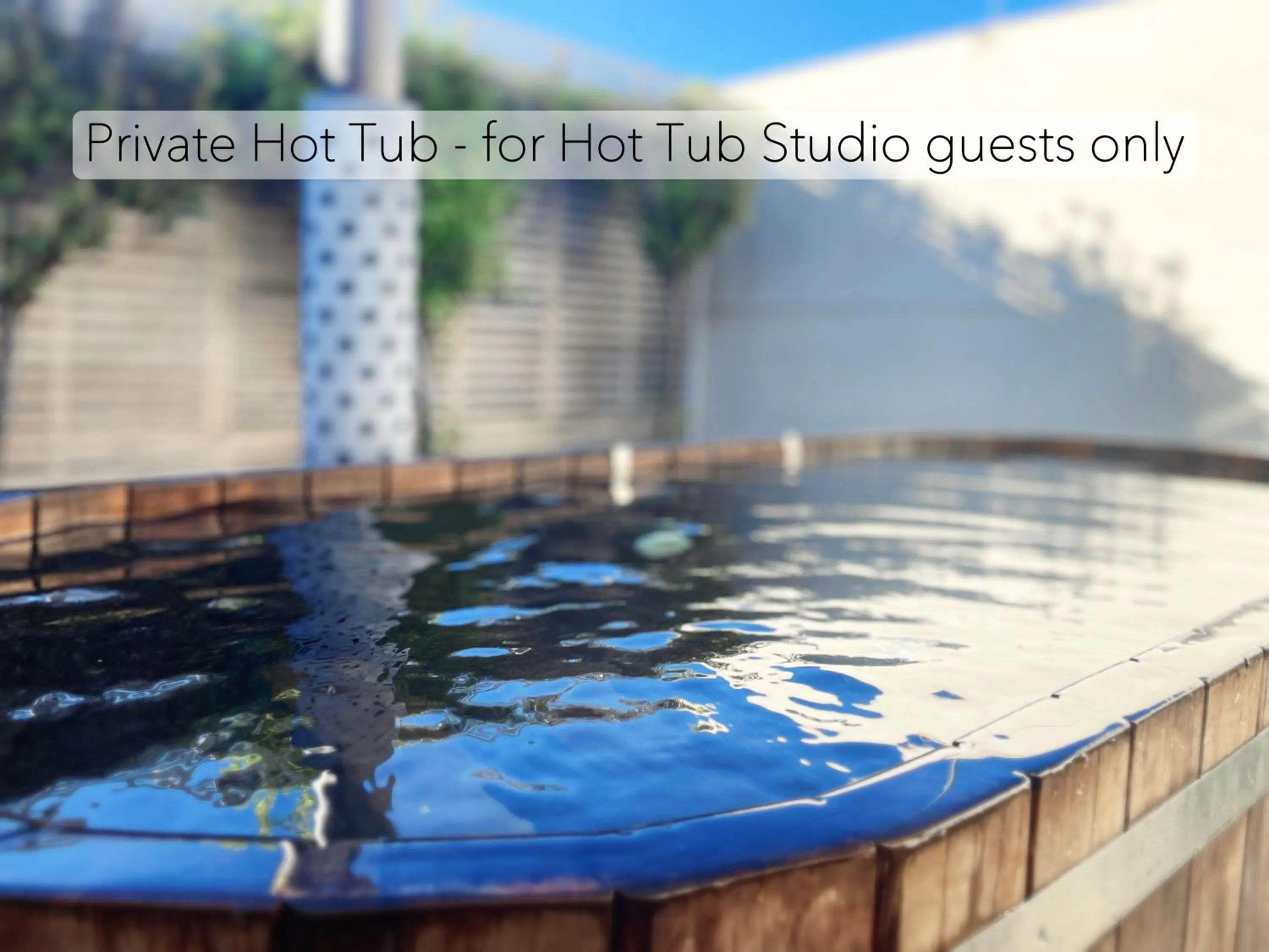 Hot Tub in Anchorage Motel Apartments