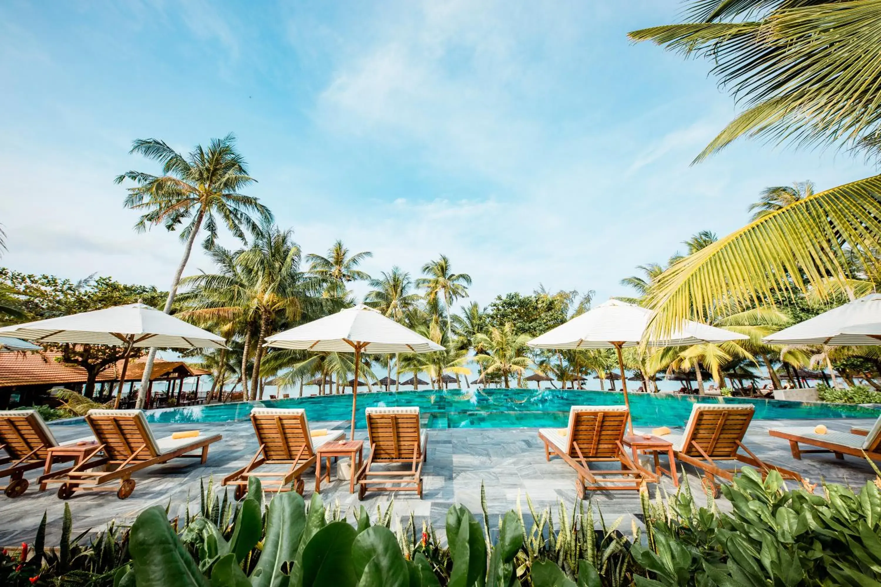 Pool view in Thanh Kieu Beach Resort Pool view in Thanh Kieu Beach Resort