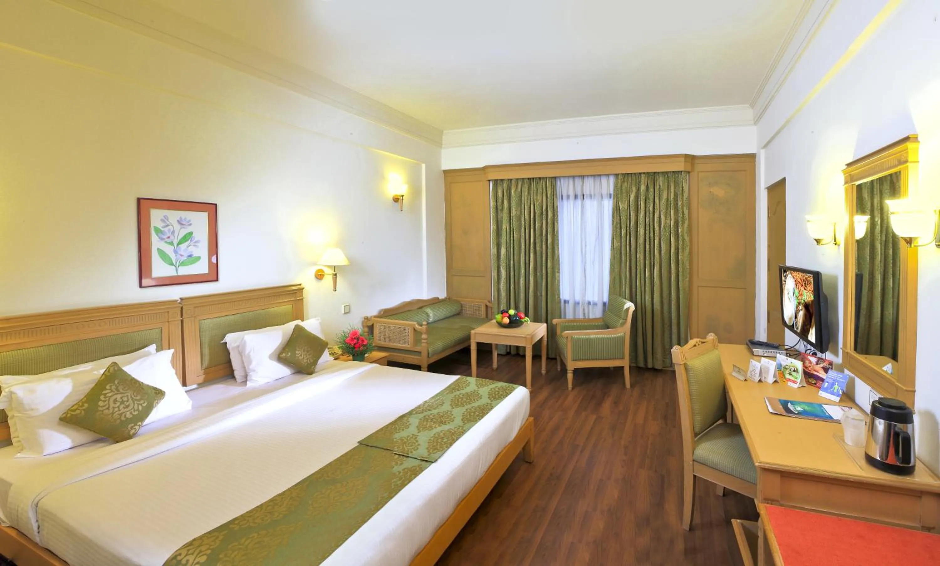 Photo of the whole room, Bed in Abad Atrium