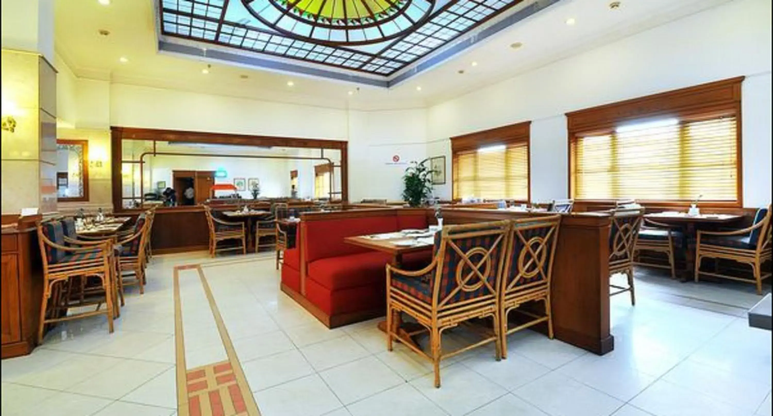 Restaurant/places to eat in Abad Atrium Restaurant/places to eat in Abad Atrium