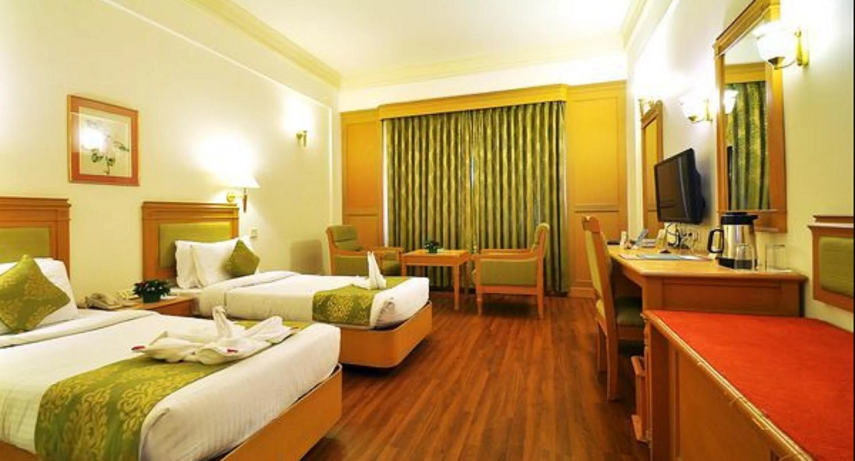 Photo of the whole room, Bed in Abad Atrium