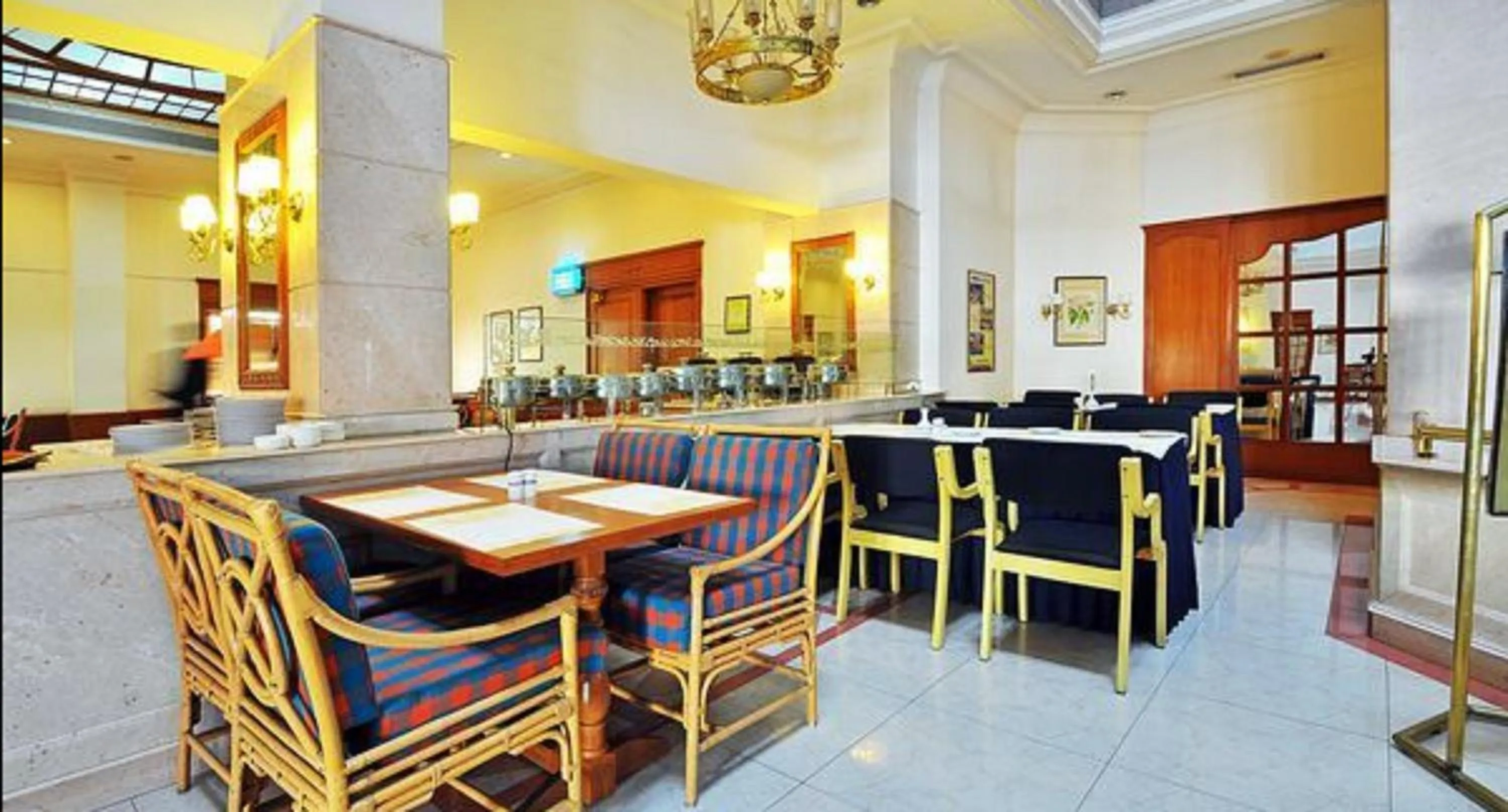 Restaurant/places to eat in Abad Atrium