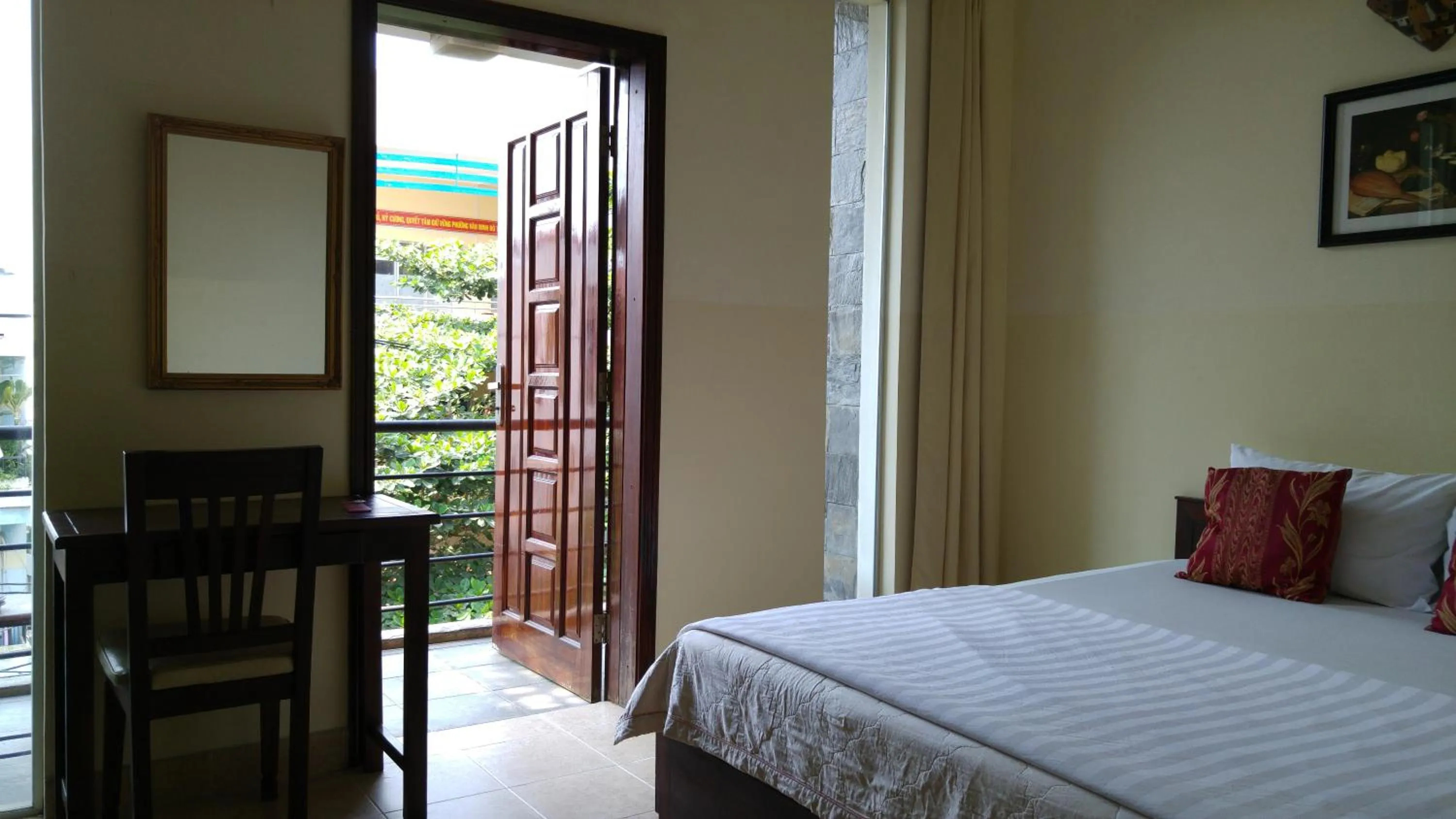 City view, Bed in Khách sạn Minh Châu - Hòa Hưng