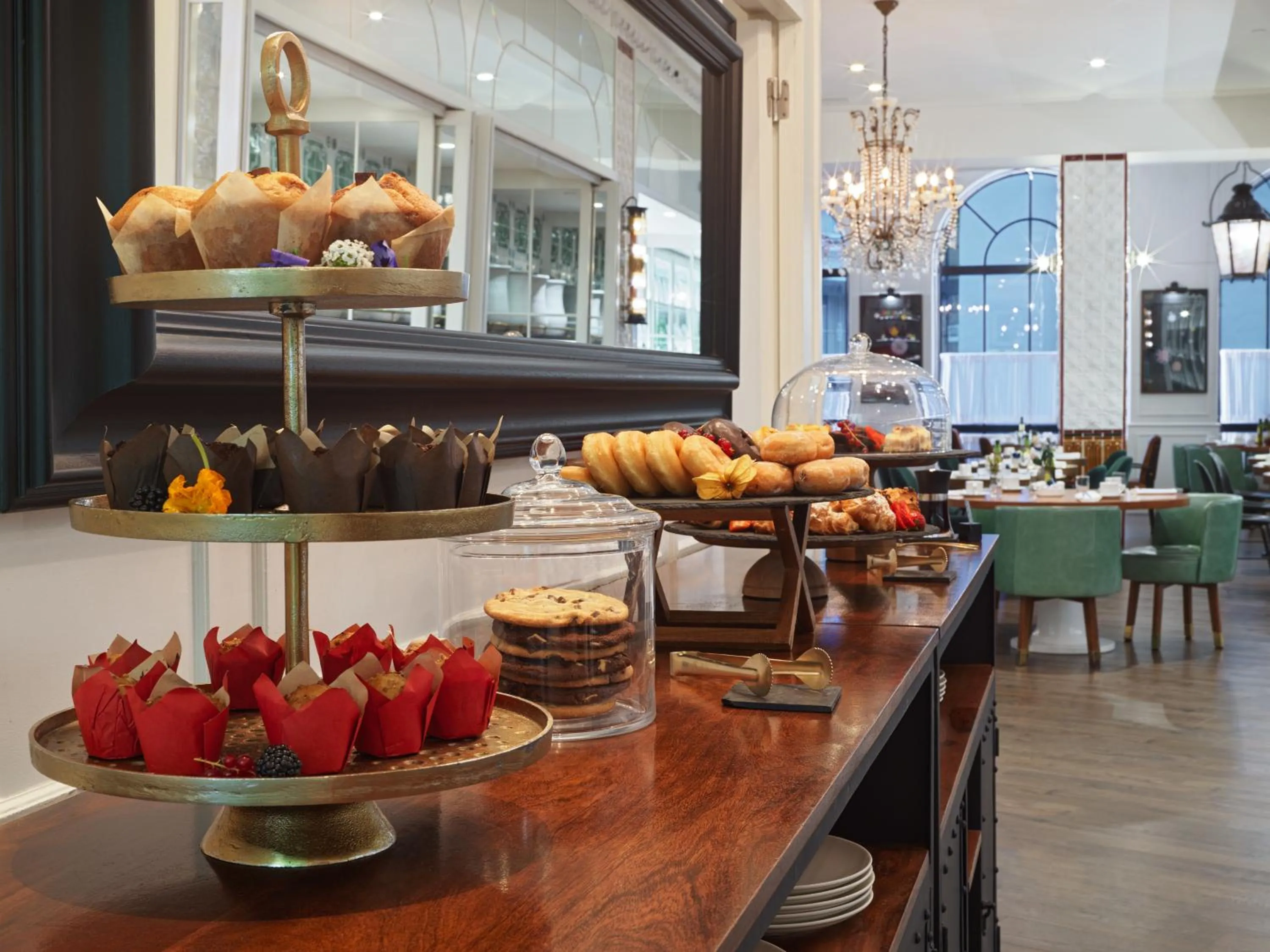 Buffet breakfast in H10 Madison 4* Sup