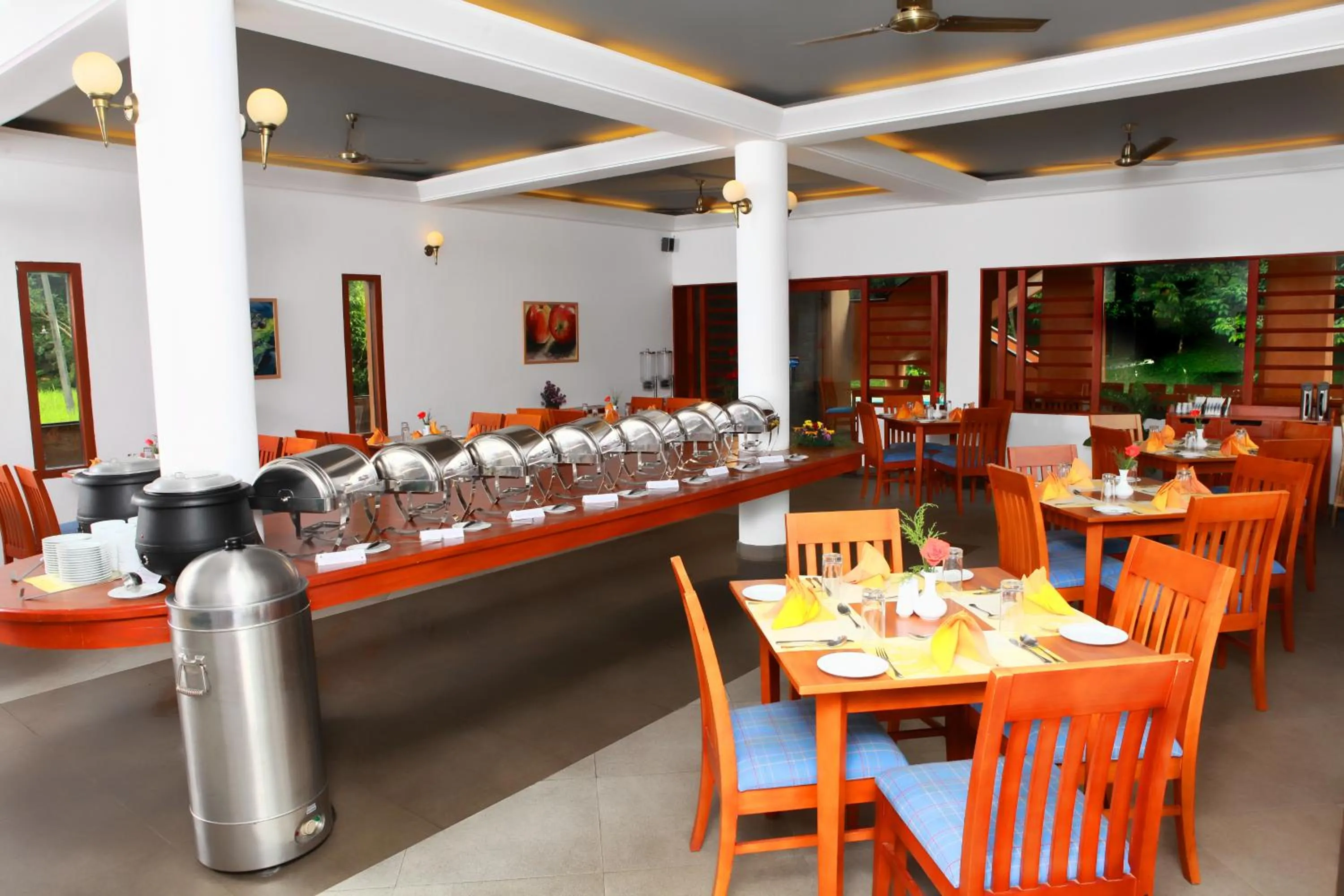 Restaurant/places to eat in Abad Green Forest Thekkady