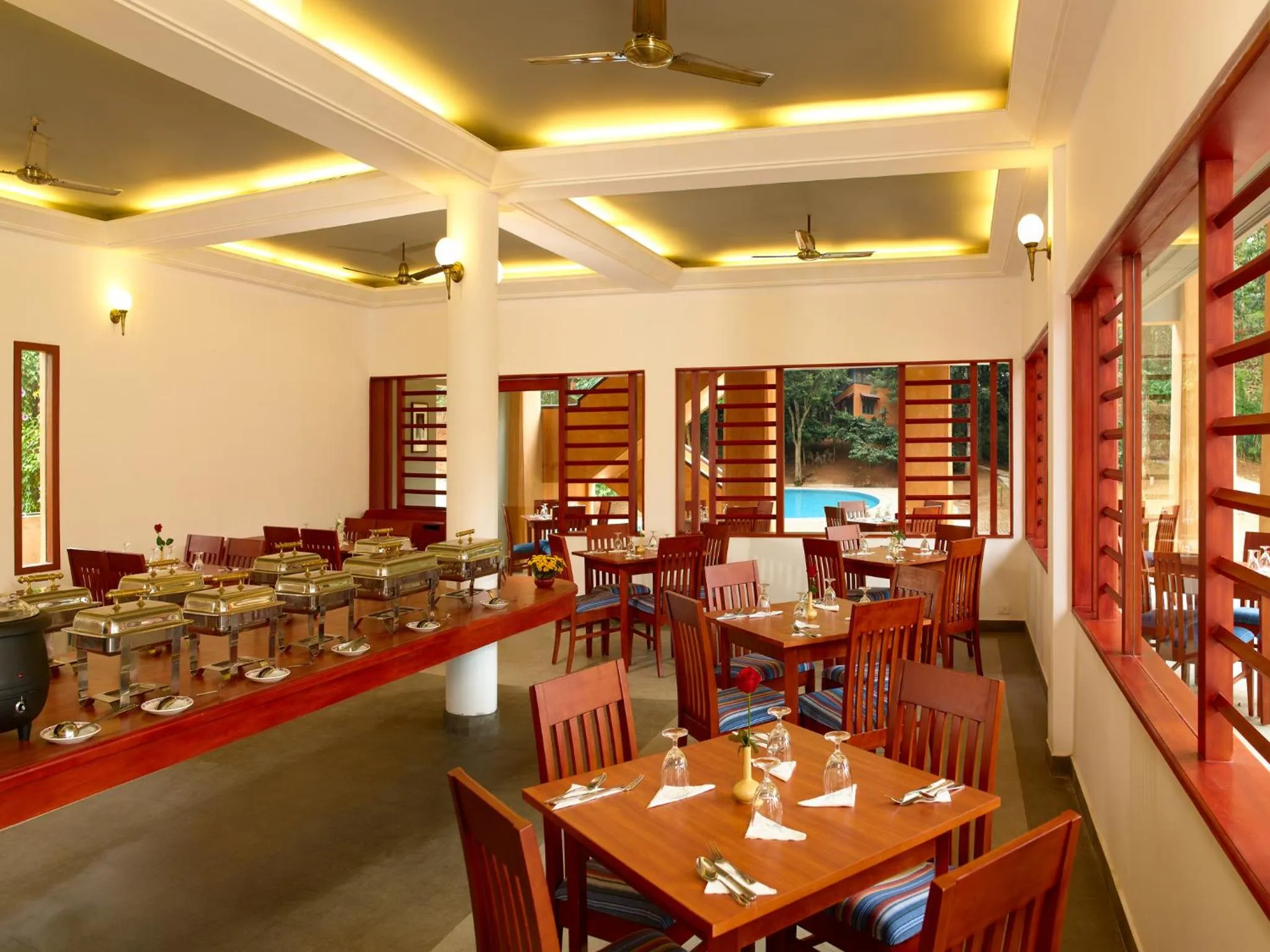 Restaurant/places to eat in Abad Green Forest Thekkady