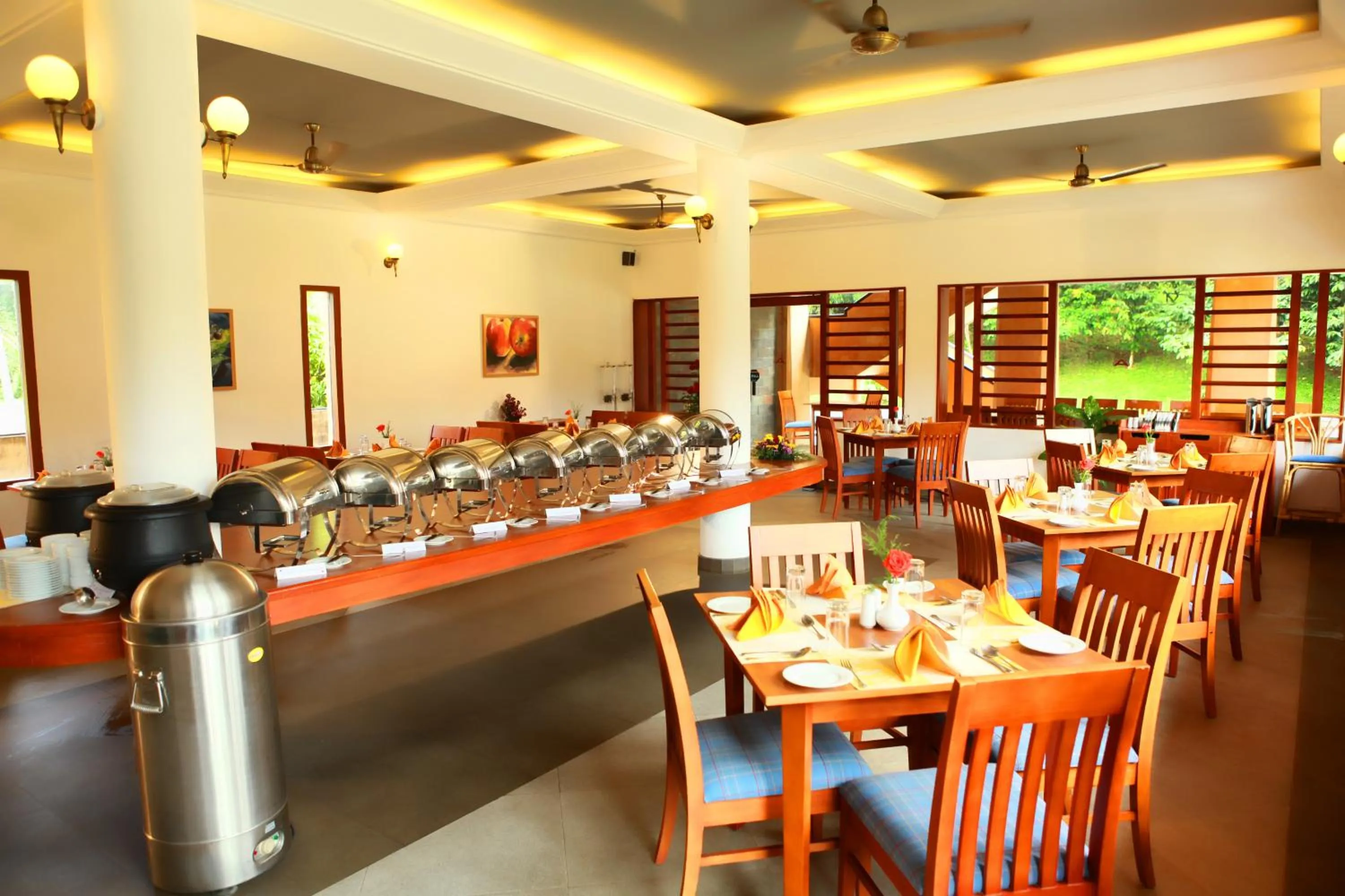 Restaurant/places to eat in Abad Green Forest Thekkady