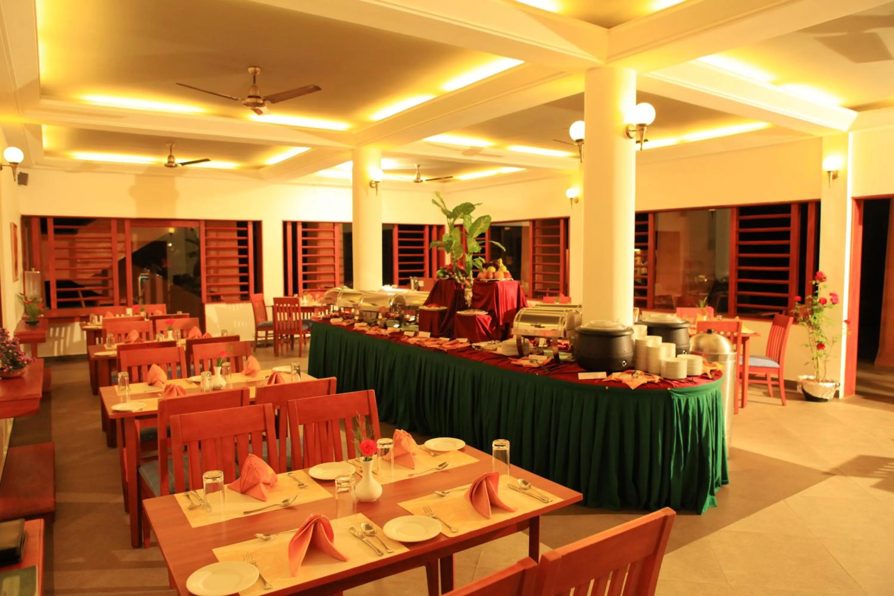 Restaurant/places to eat in Abad Green Forest Thekkady