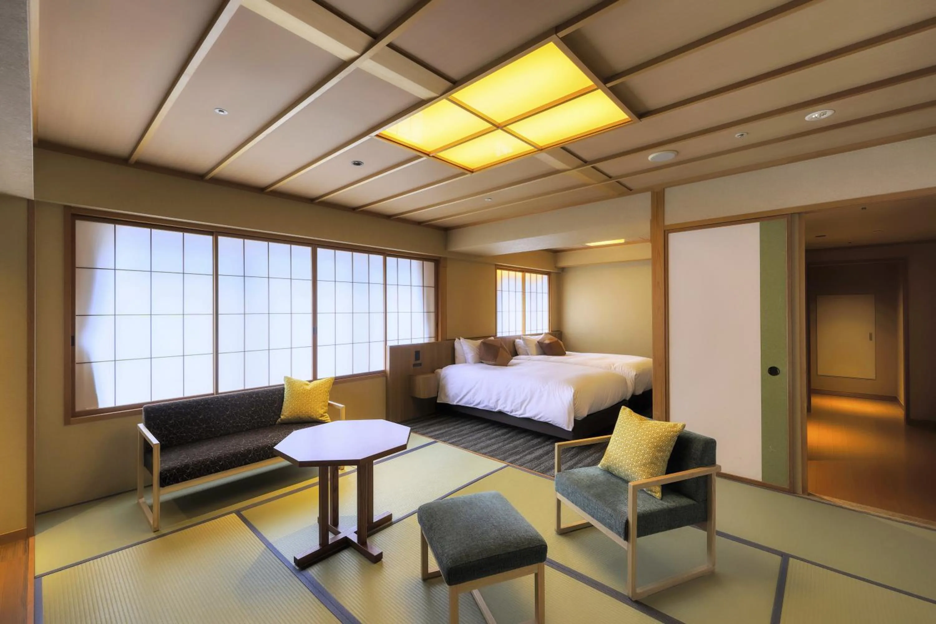 Living room, Bed in Hida Takayama Onsen Hida Hotel Plaza