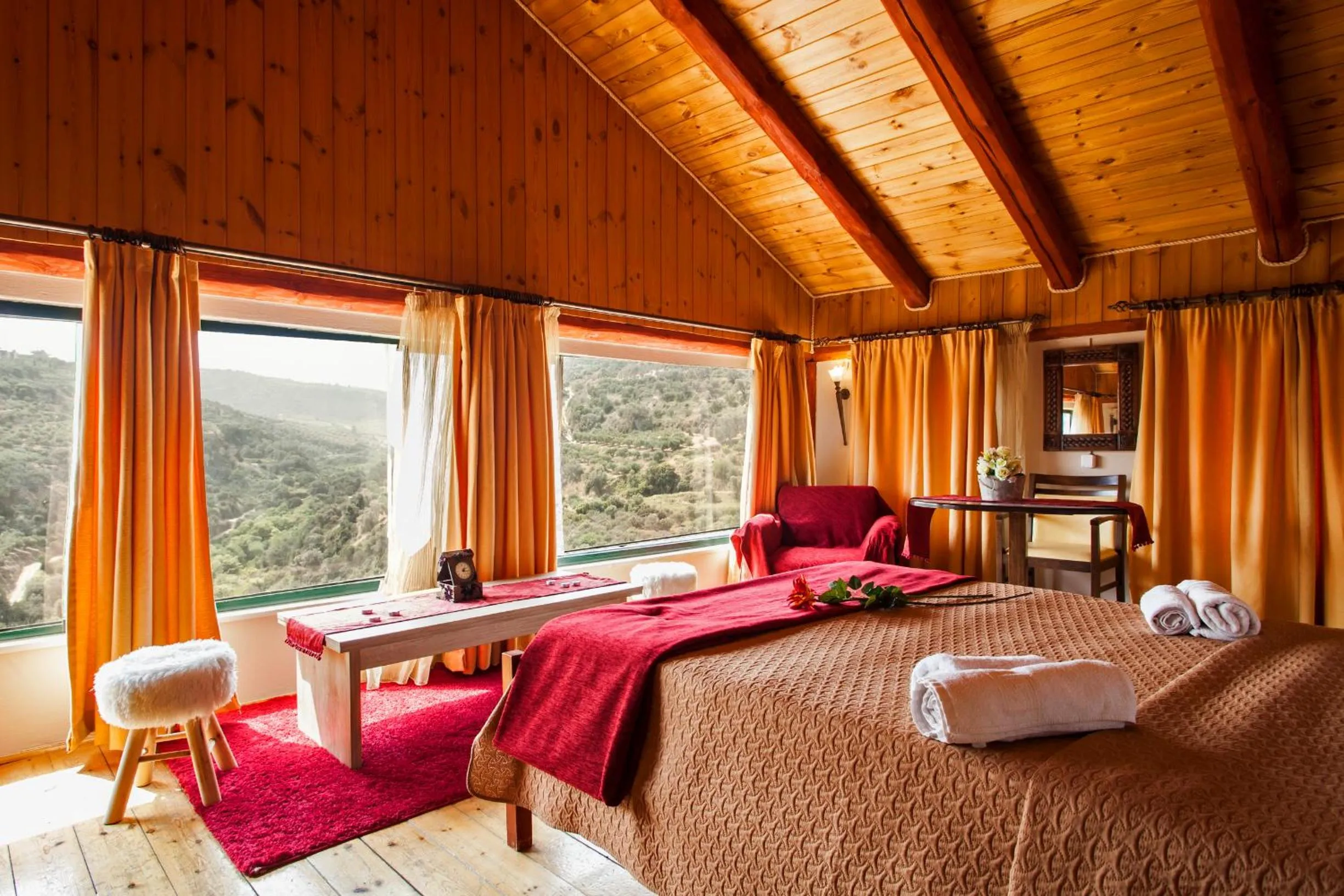 bunk bed, Bed in Estate Kares