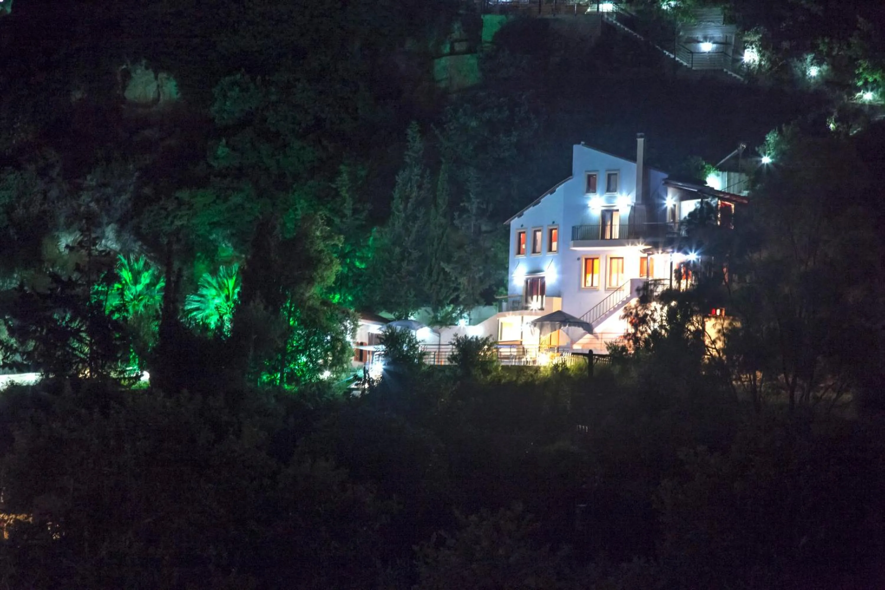 On site in Estate Kares