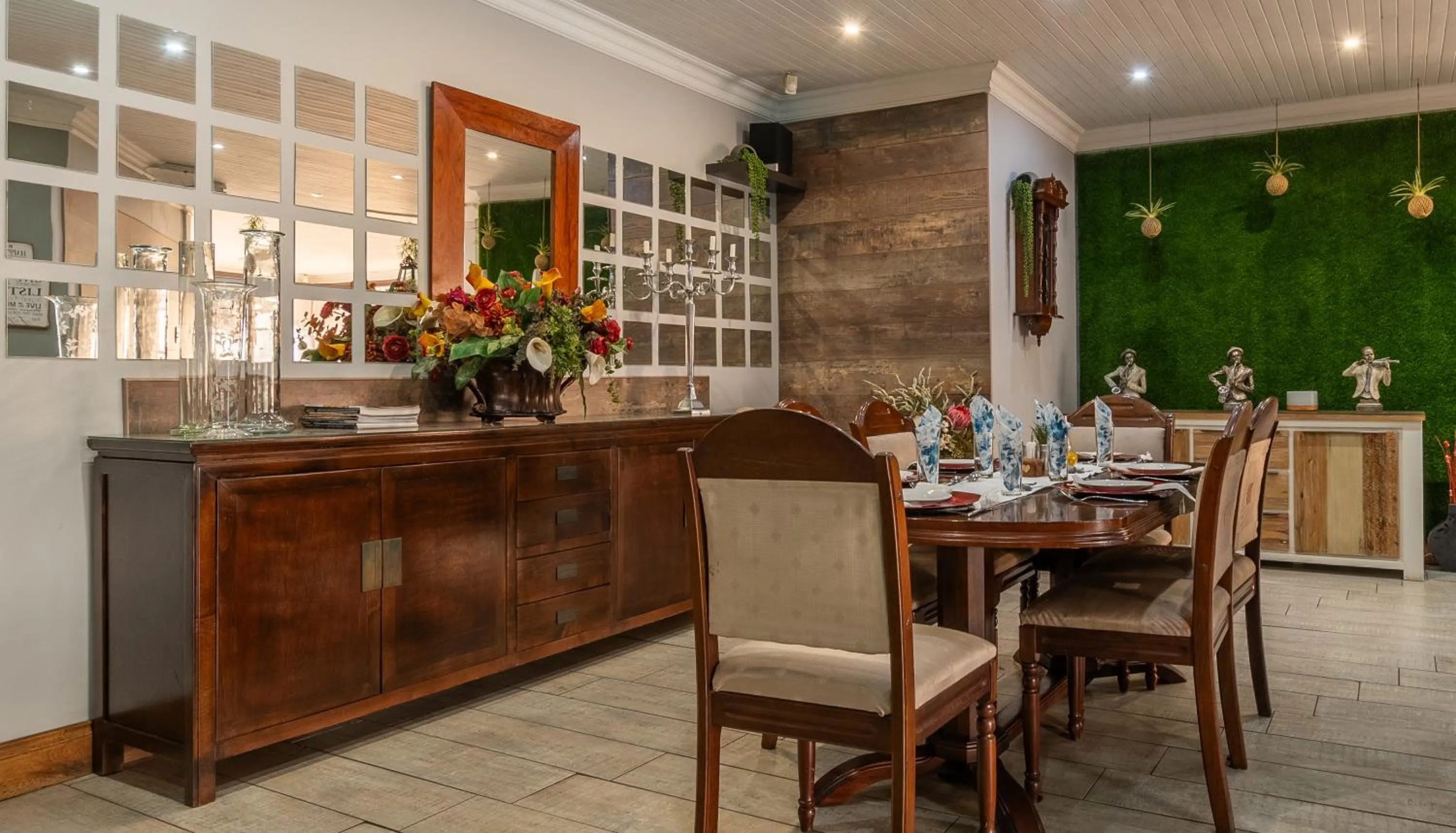 Dining area in Diamond Rose Guest House