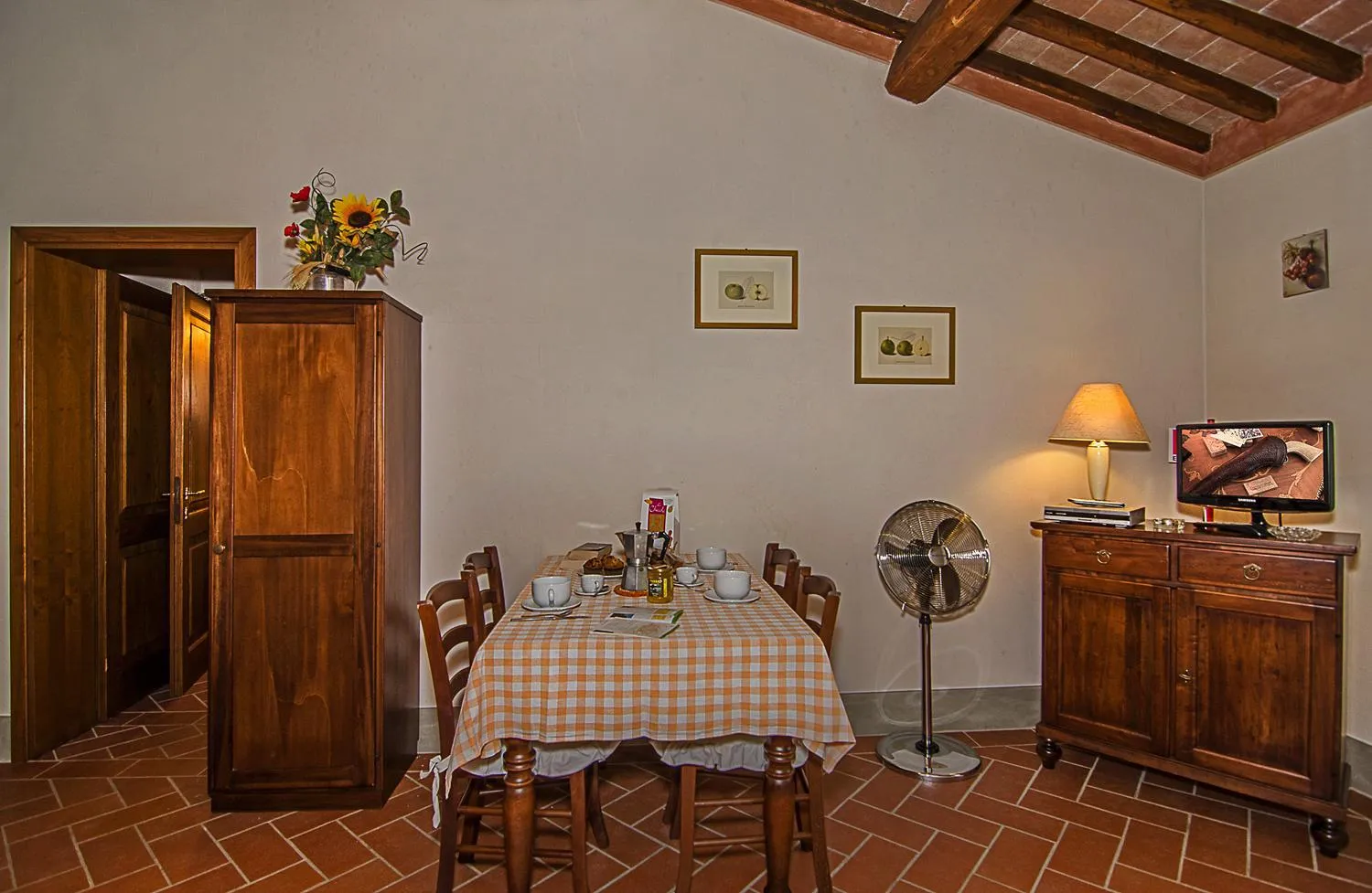 Dining area in Agriturismo Valliferone