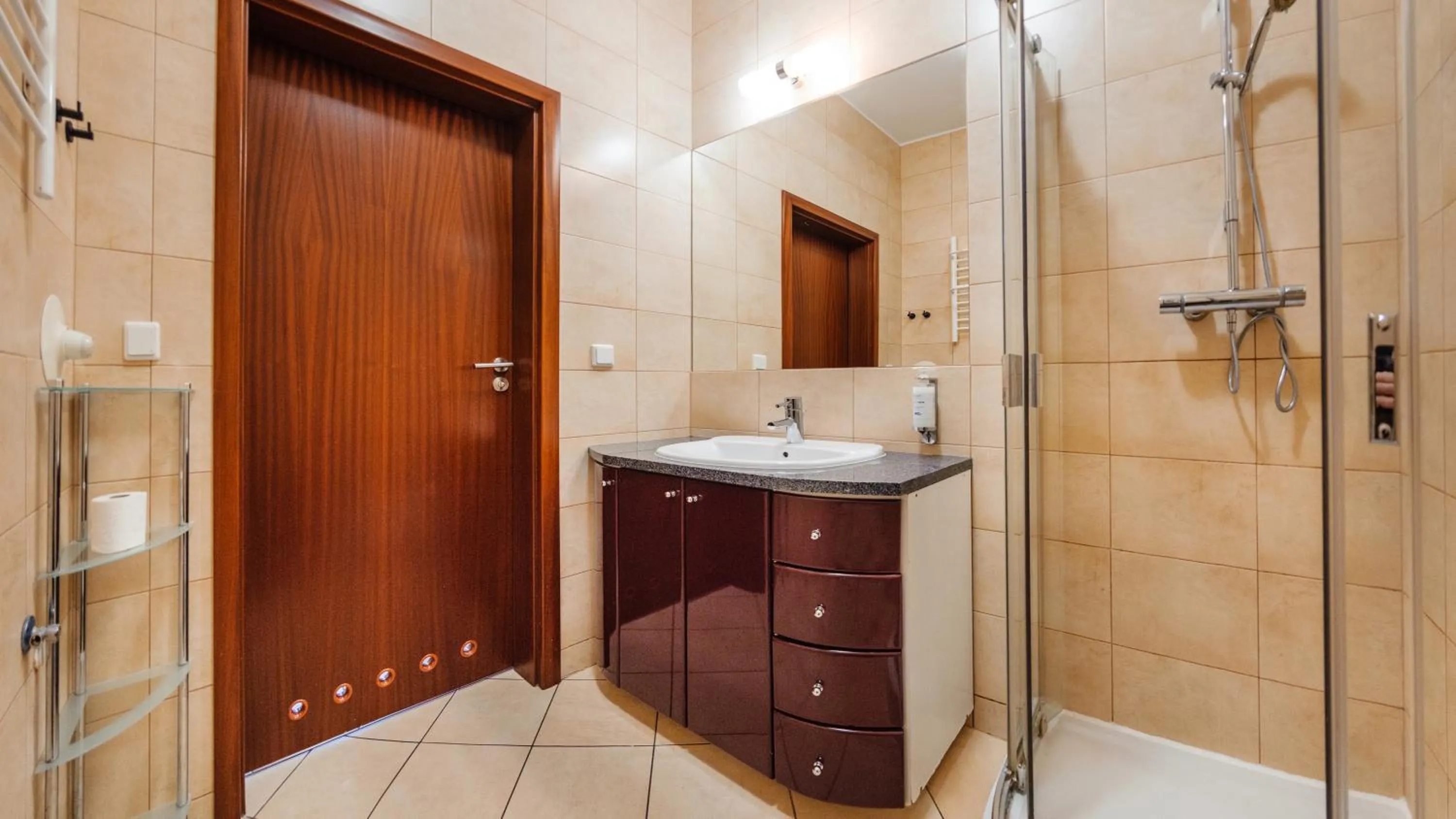 Shower in Plaża I, Sun & Snow