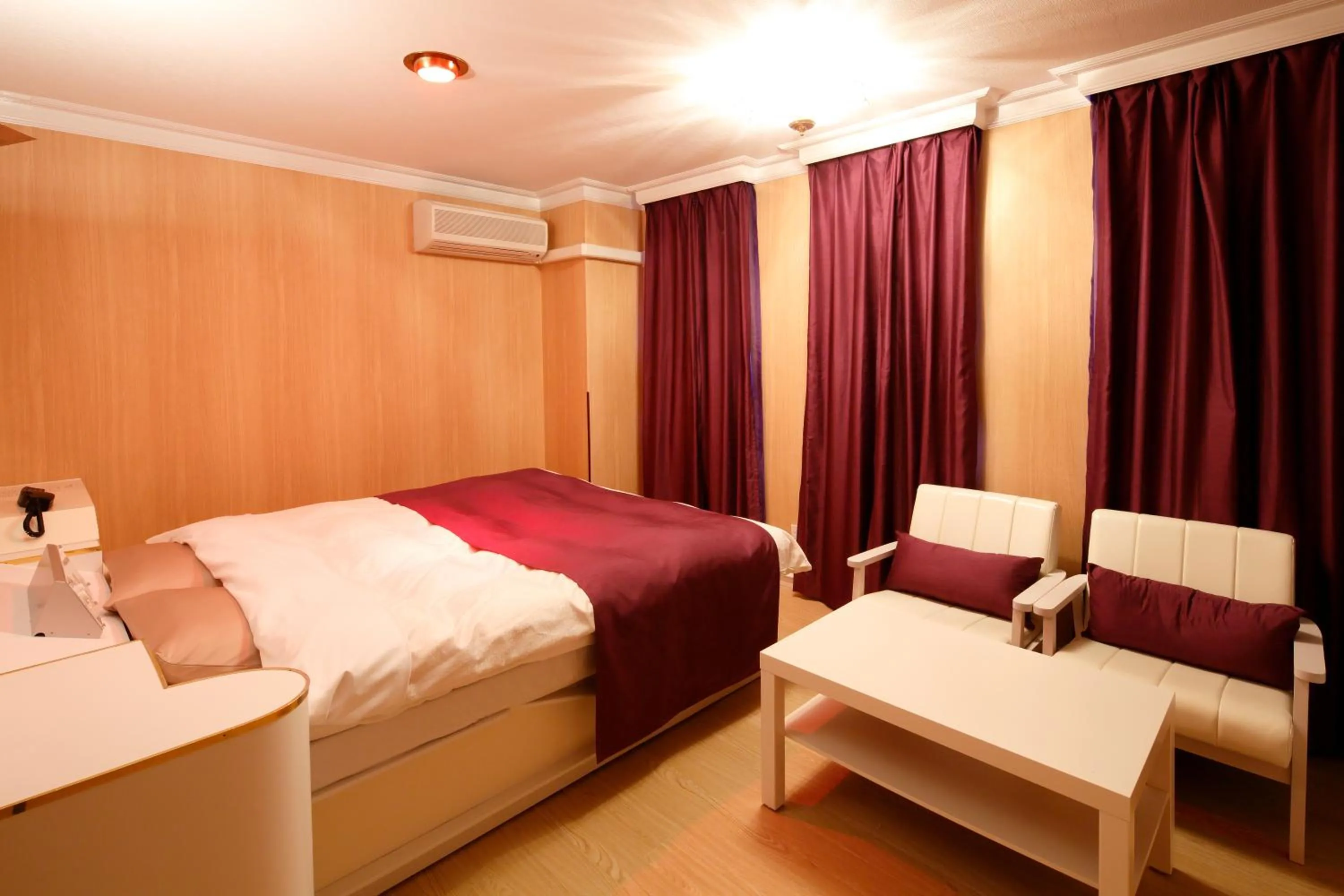 Bed in Hotel Sunset (Adult Only)
