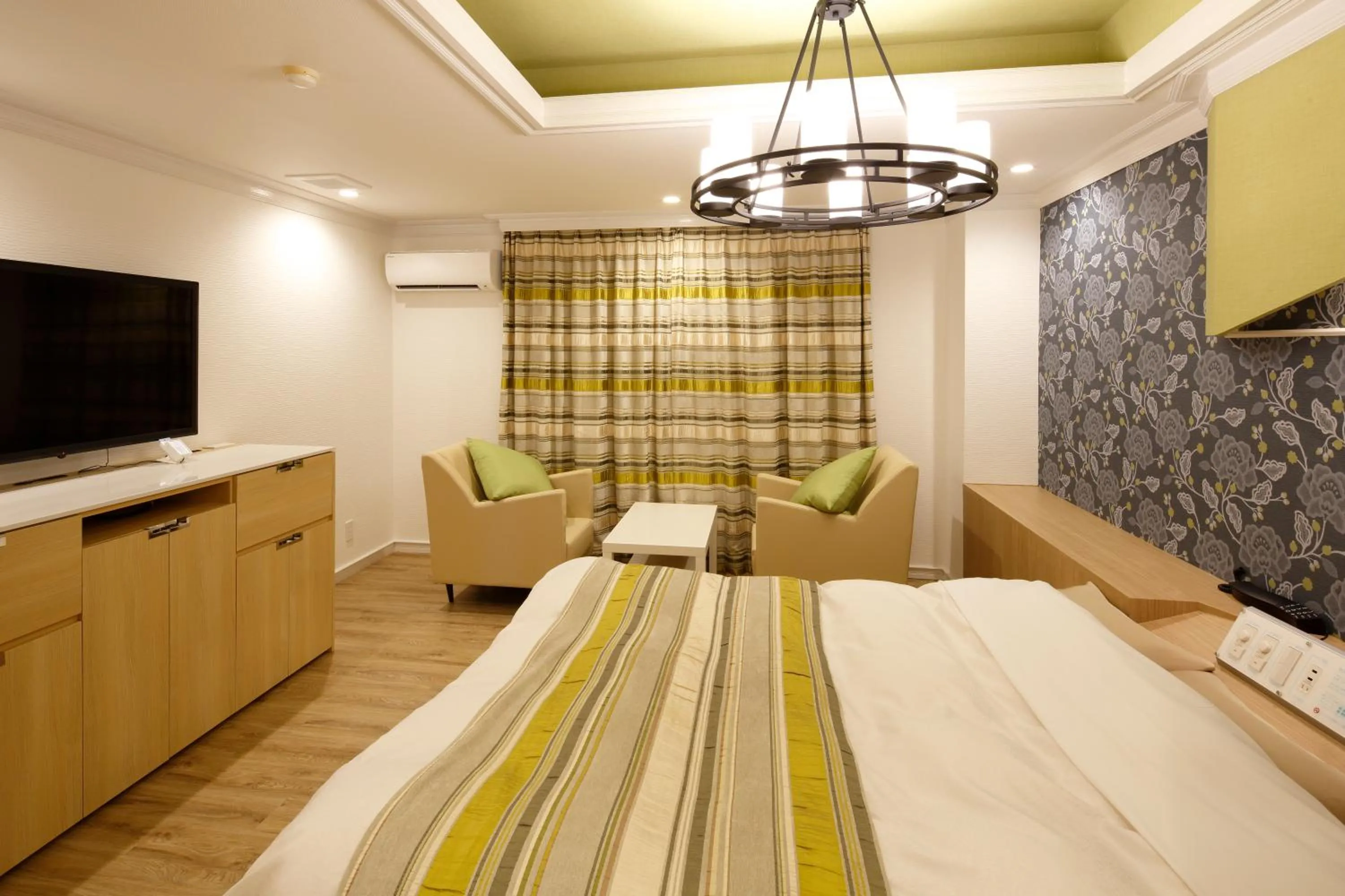 Bed in Hotel Sunset (Adult Only)