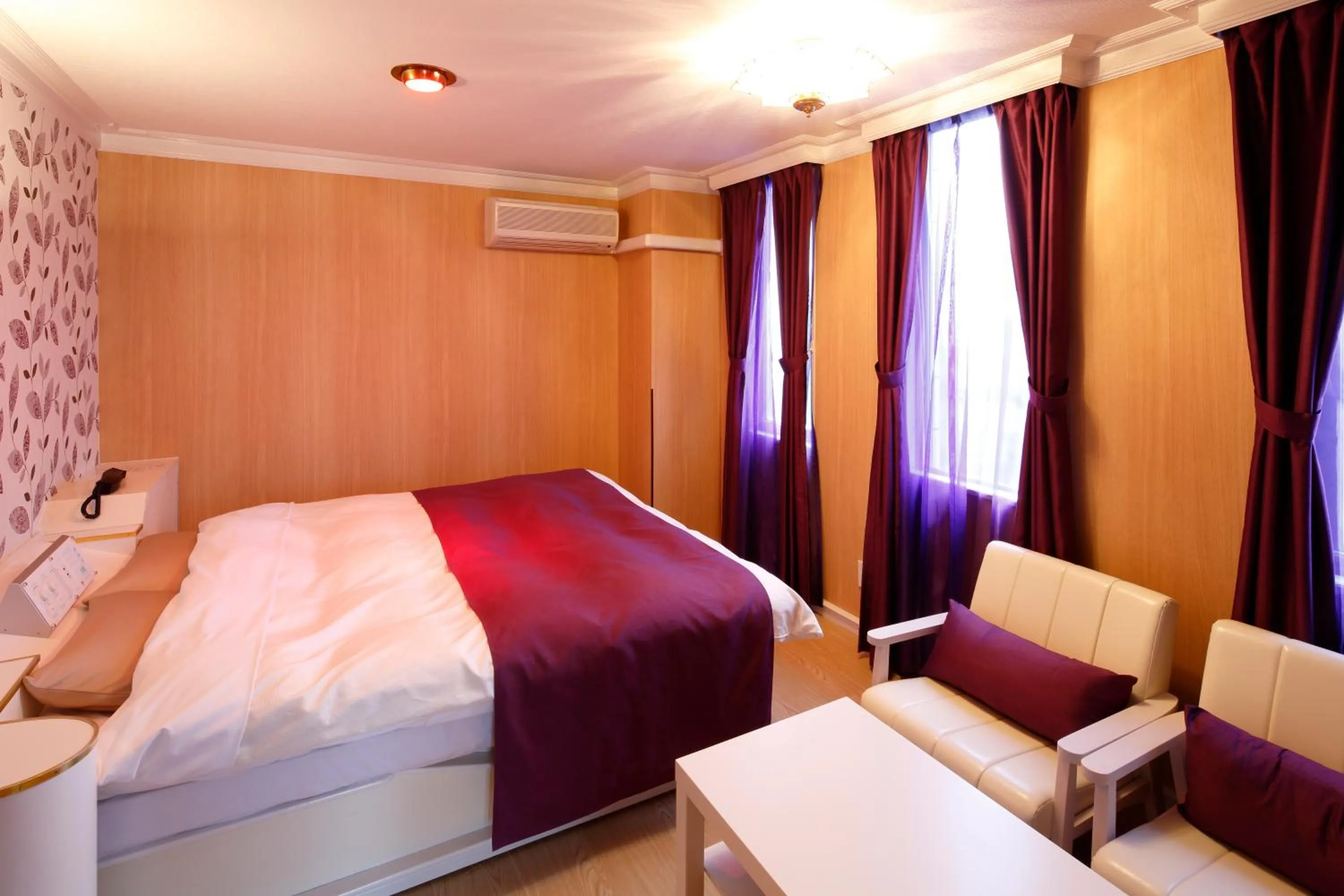 Bed in Hotel Sunset (Adult Only)