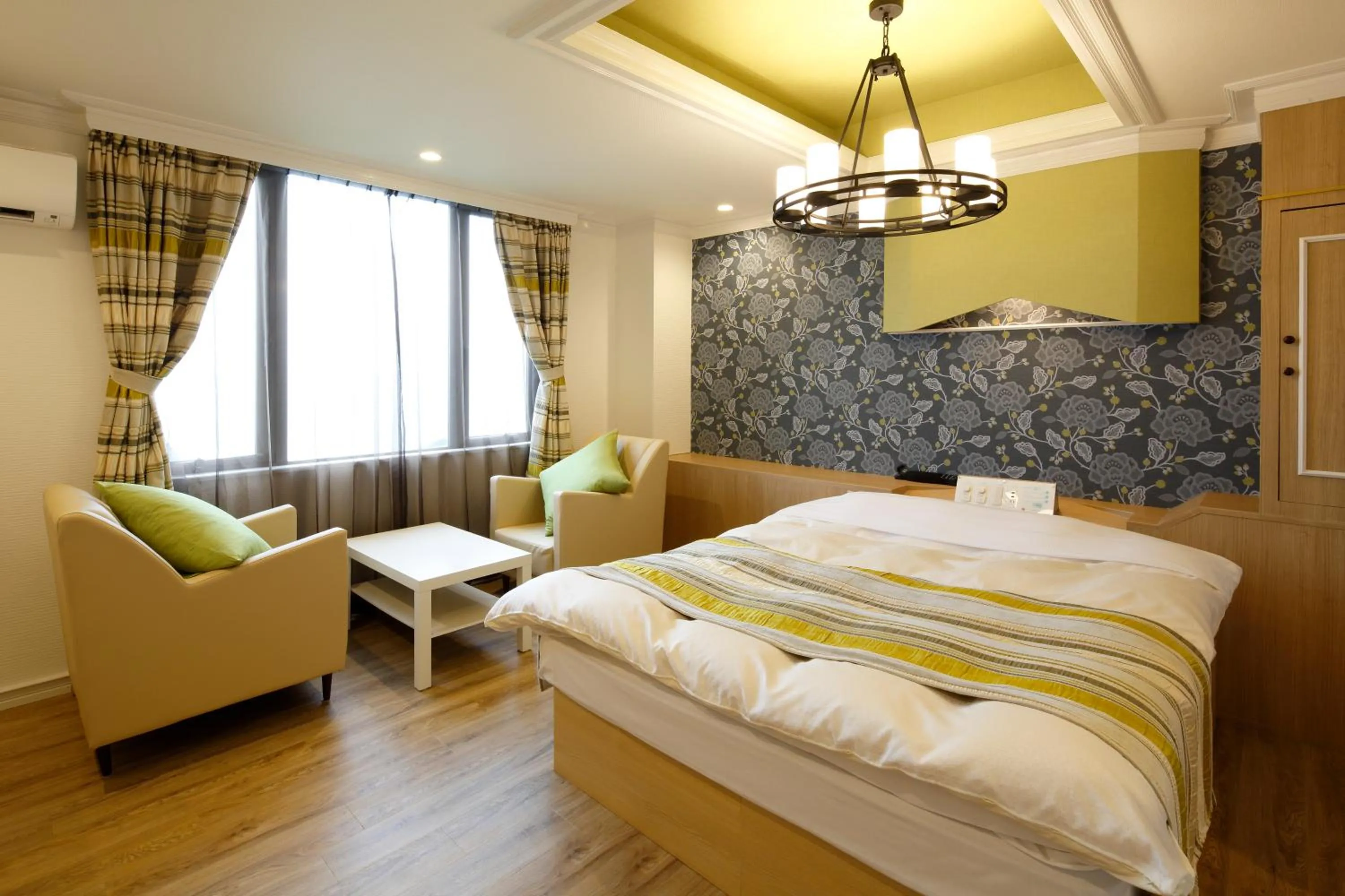 Bed in Hotel Sunset (Adult Only)
