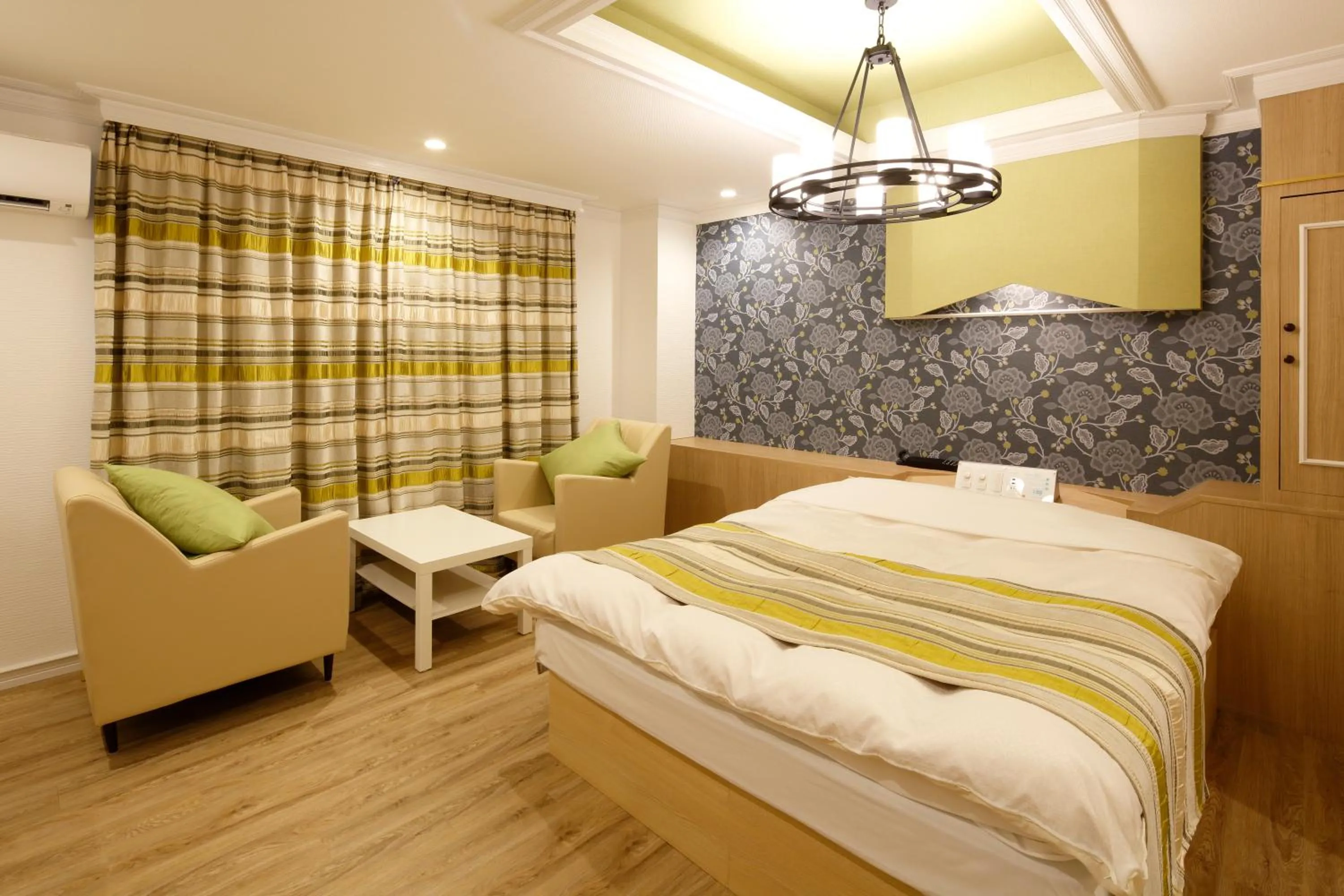 Bed in Hotel Sunset (Adult Only)