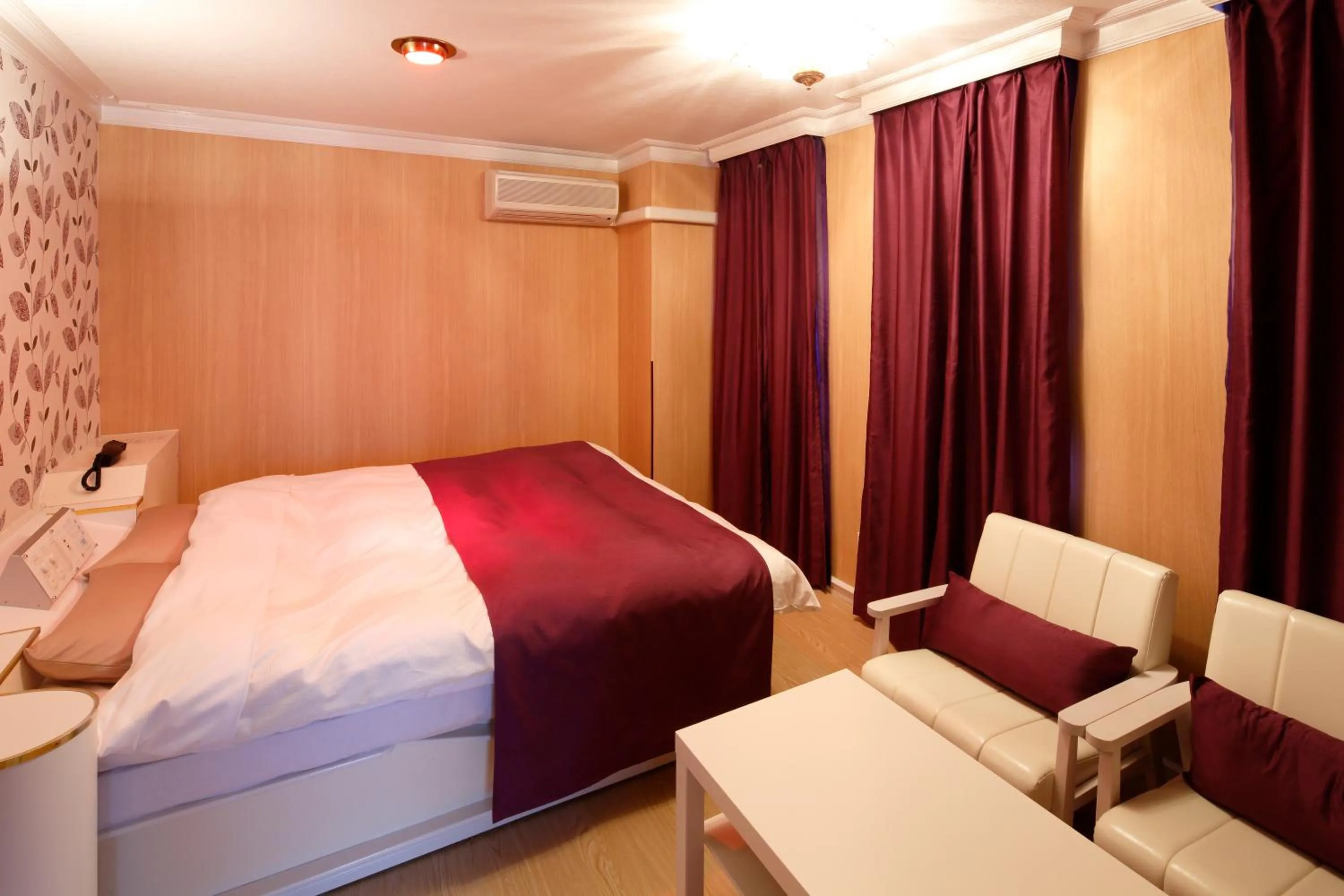 Bed in Hotel Sunset (Adult Only)
