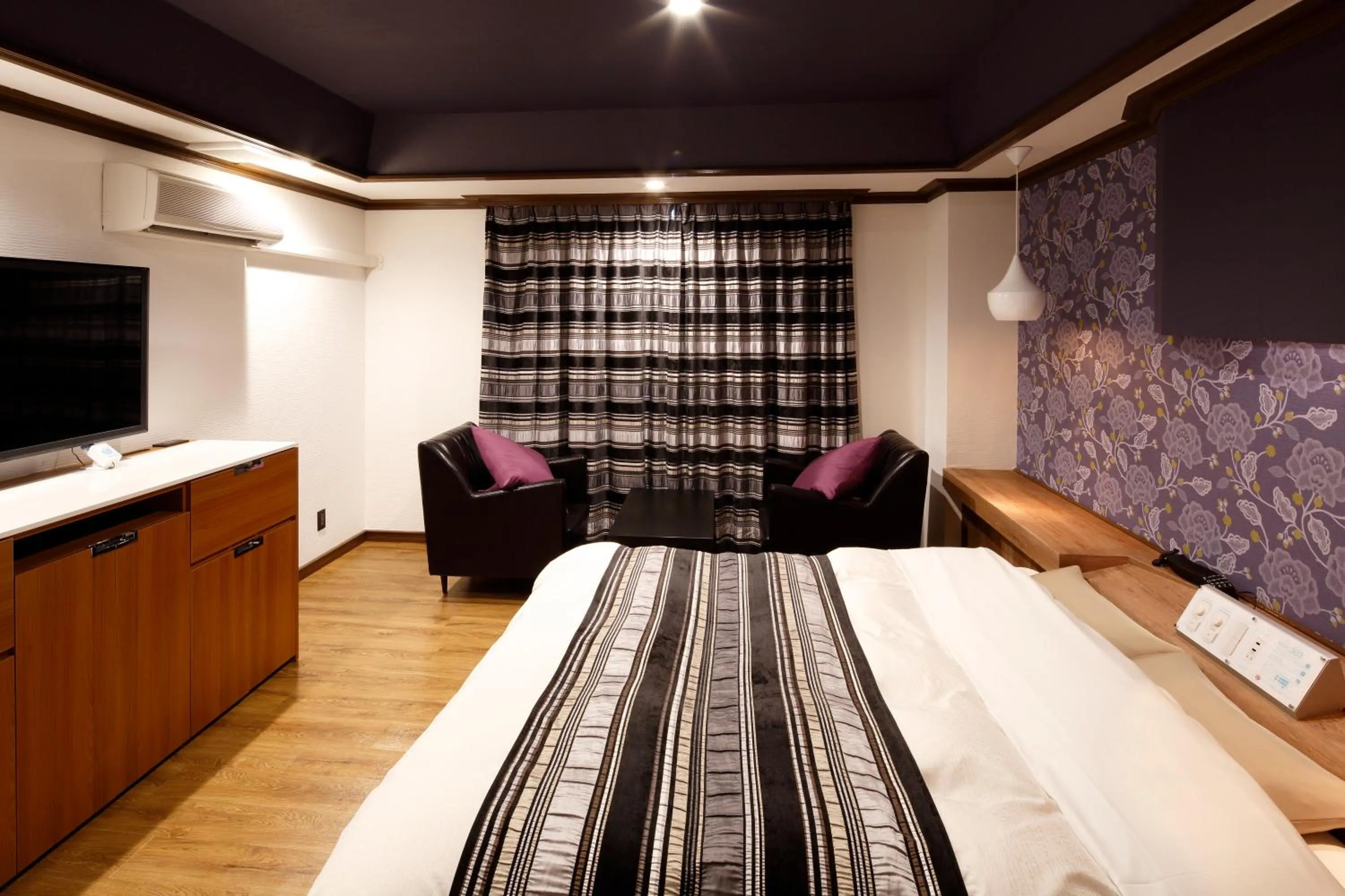 Bed in Hotel Sunset (Adult Only)